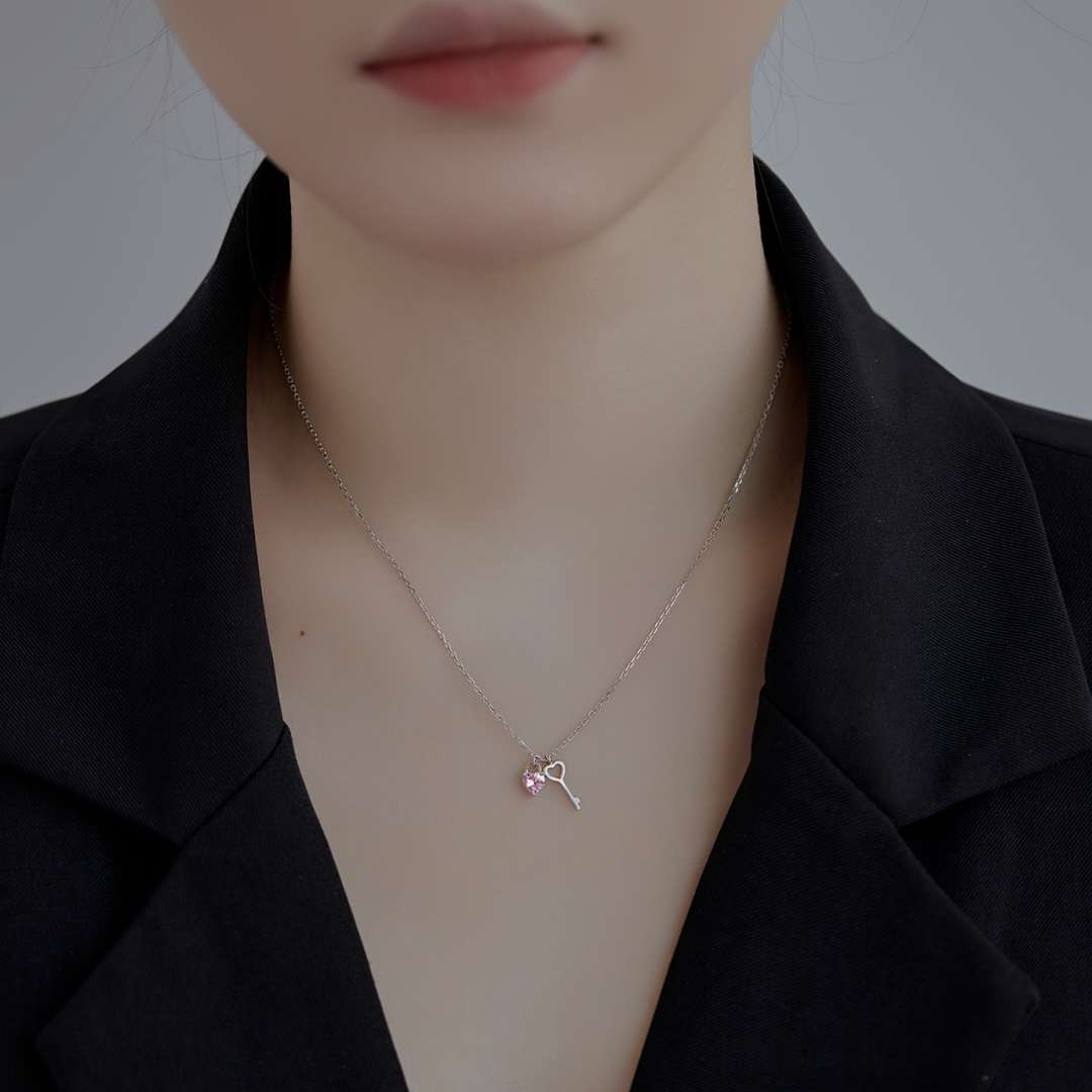 [Lumi Jewelry]Unique Heart Shape Key Pendent Necklace