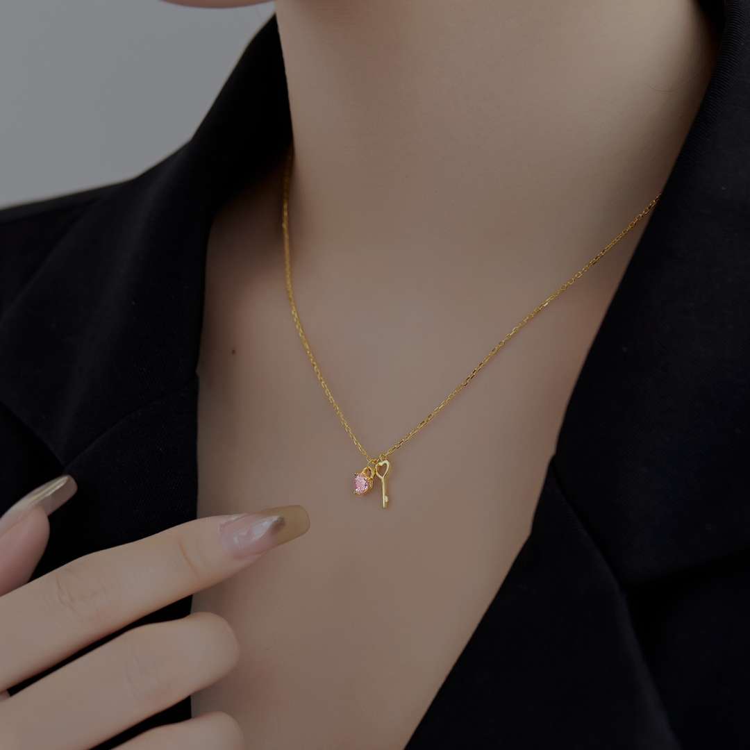 [Lumi Jewelry]Unique Heart Shape Key Pendent Necklace