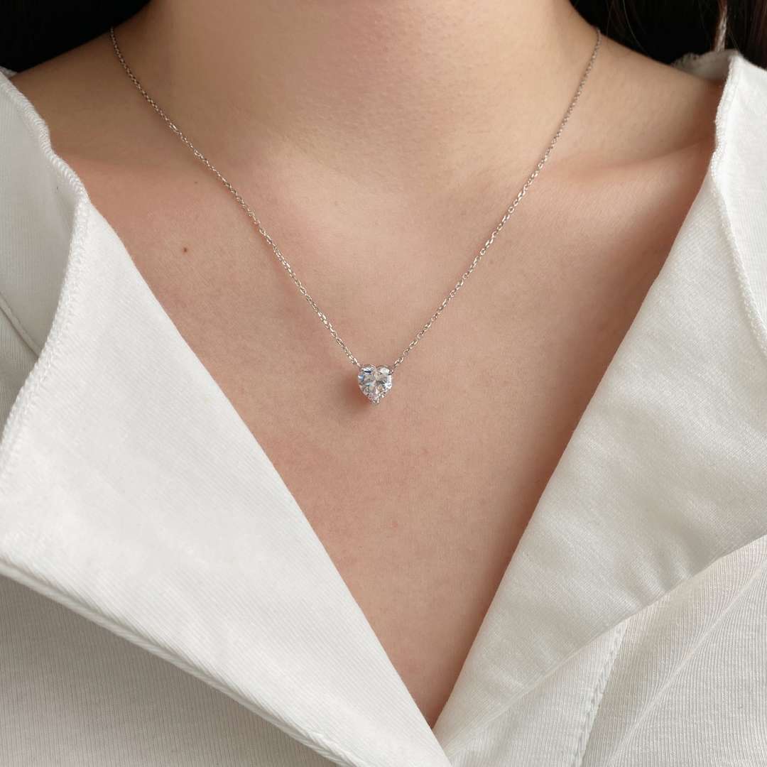 [Lumi Jewelry]Heart Shape Main Stone Pendant Collarbone Necklace