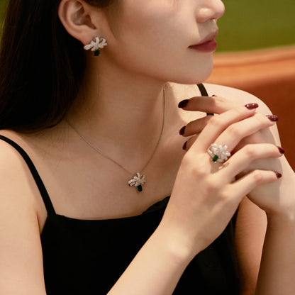[Lumi Jewelry]Luxurious Flower Shape Emerald Cut Necklace