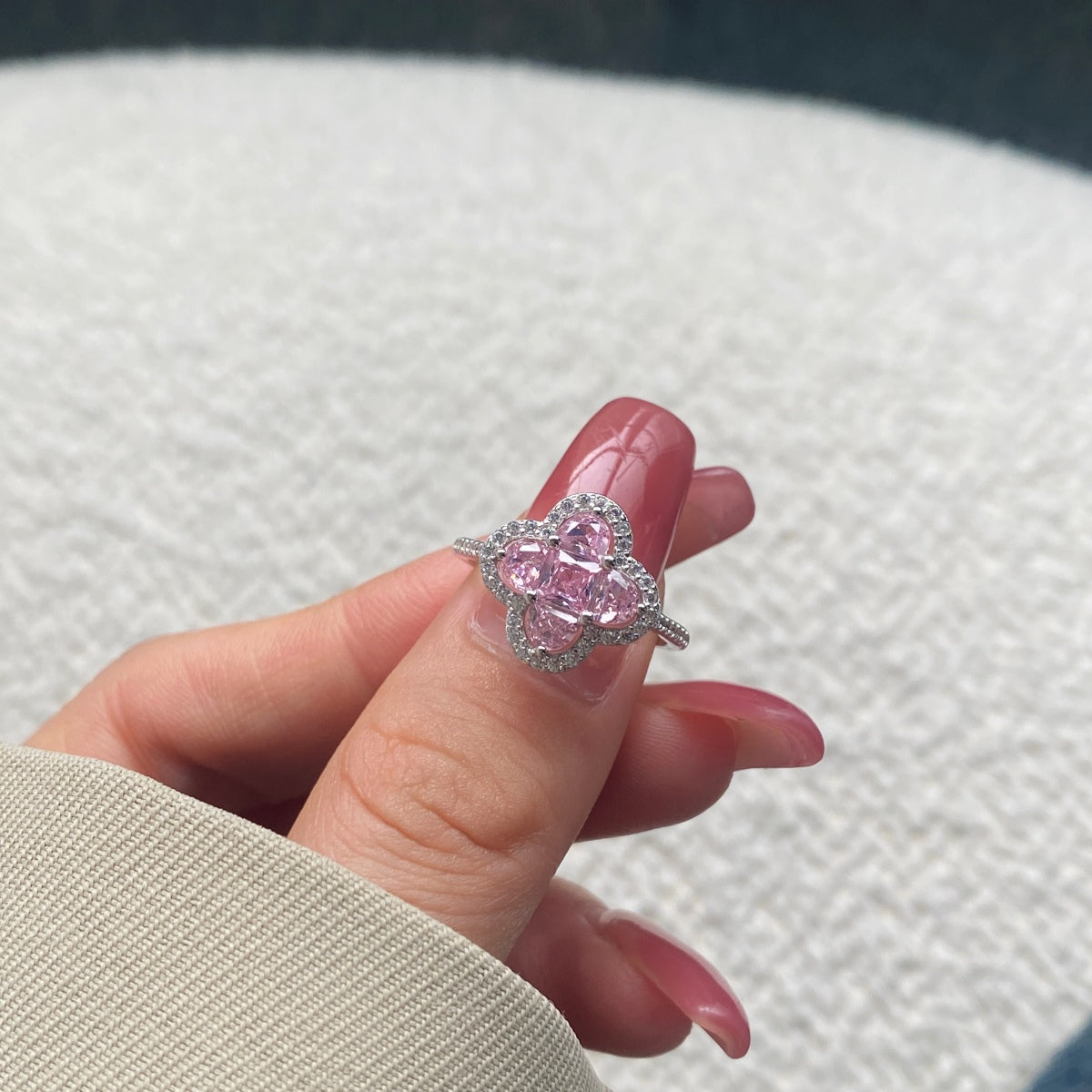 [Lumi Jewelry]Luxurious Eternity Flower Shape Banquet Ring