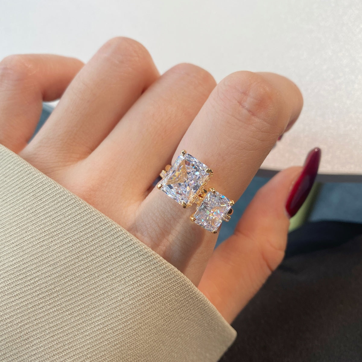 [Lumi Jewelry]4.0 Carat Ornate Enchanting Radiand Cut Banquet Ring