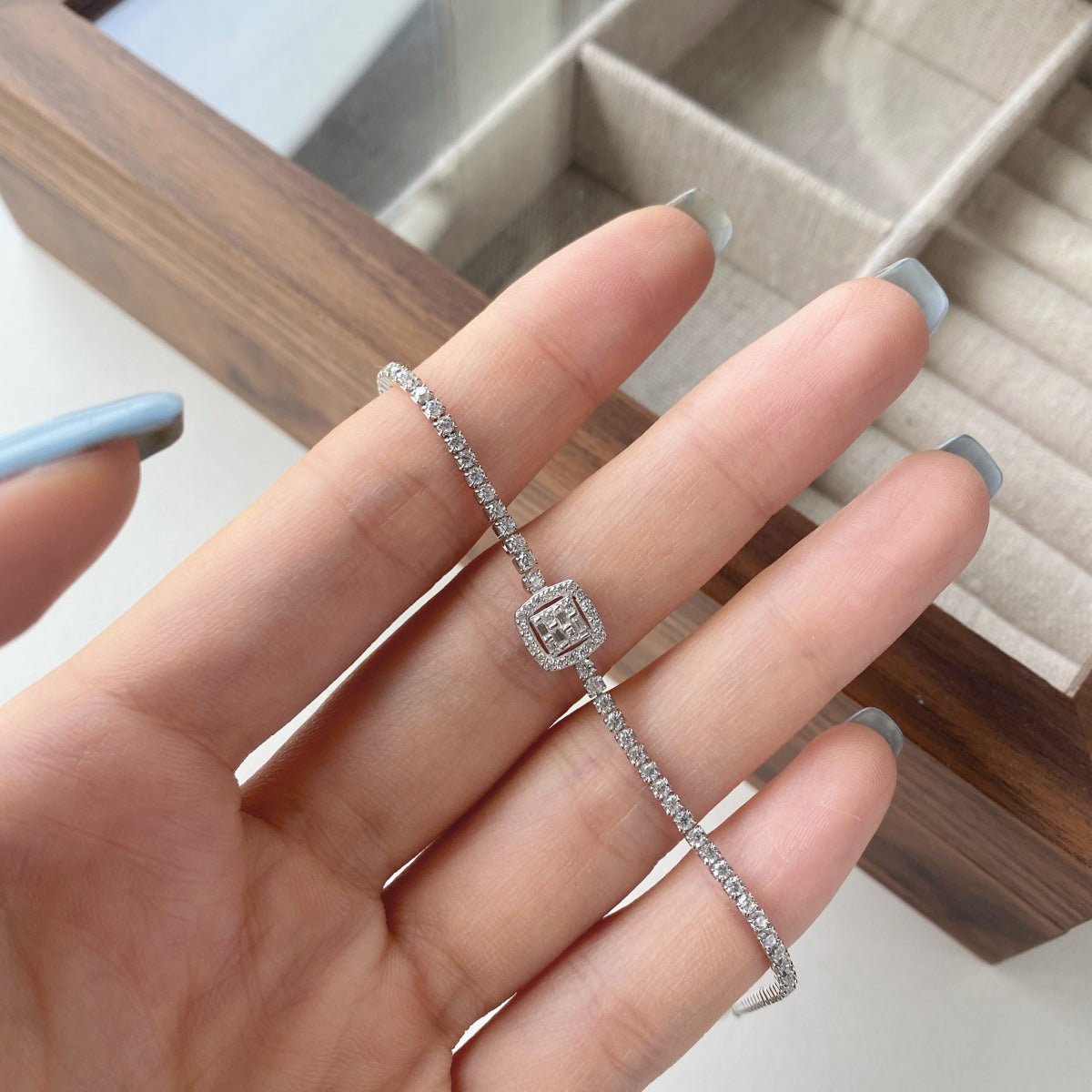[Lumi Jewelry]Luxurious Dazzling Square Shape Banquet Bracelet
