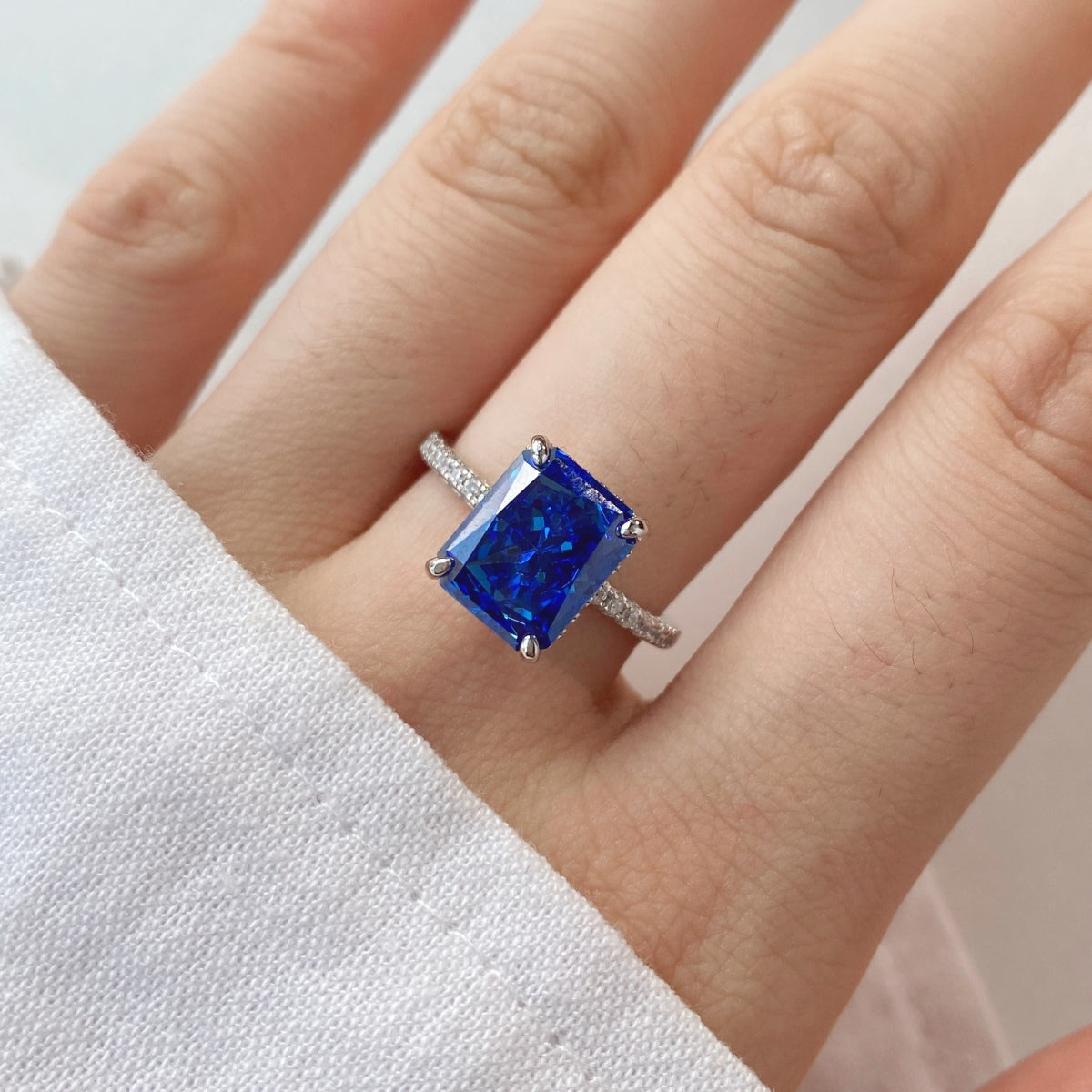 [Lumi Jewelry]4.0 Carat Luxurious Engagement Ring