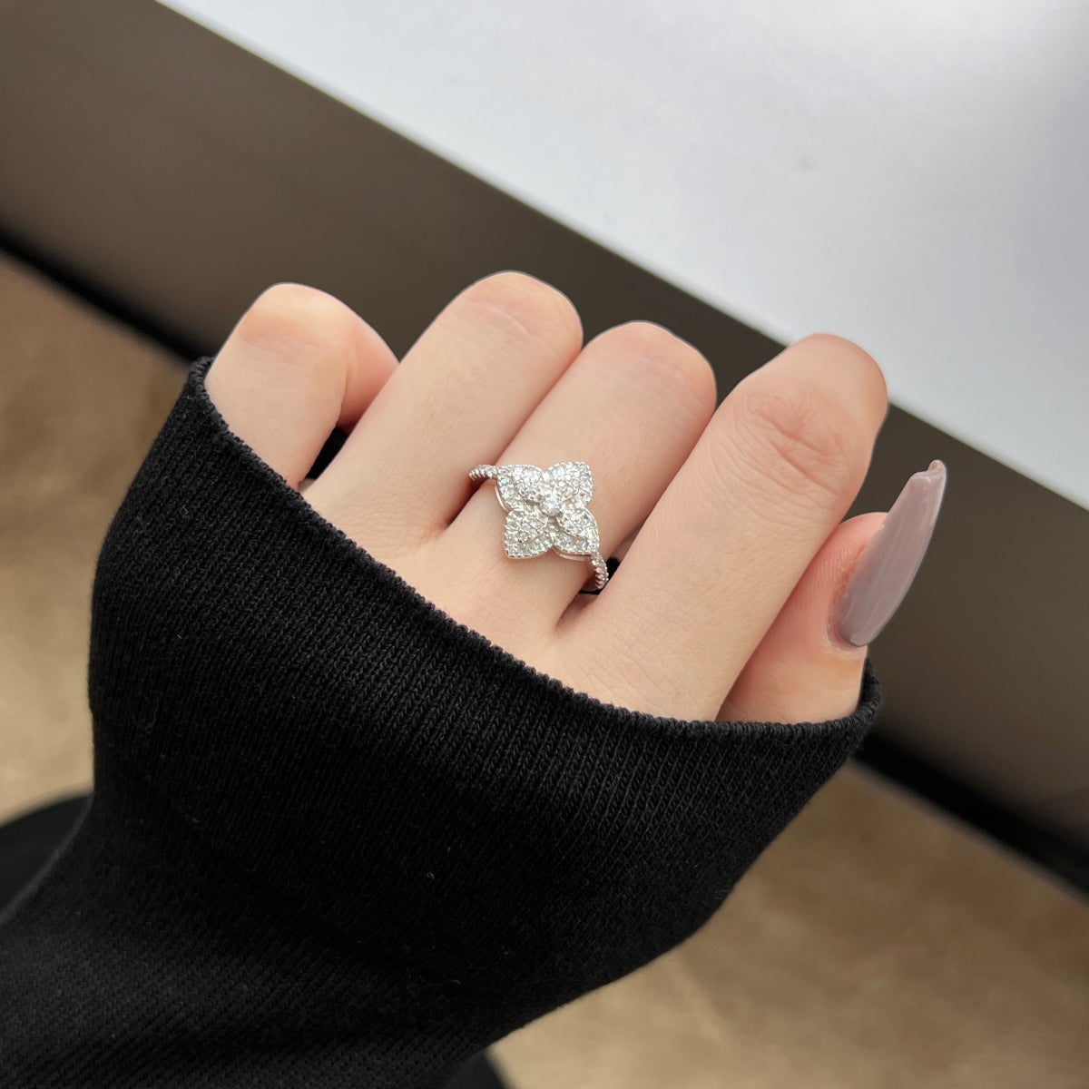 [Lumi Jewelry]Luxurious Colorful Flower Shape Banquet Ring