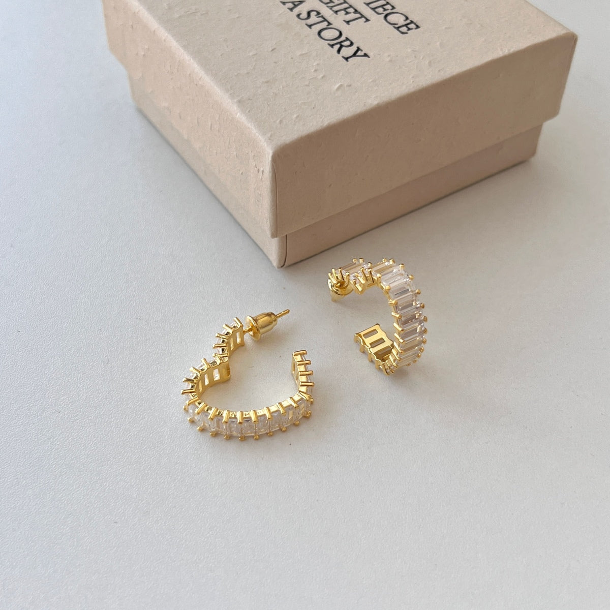 [Lumi Jewelry]Radiant Heart Cutout Earrings
