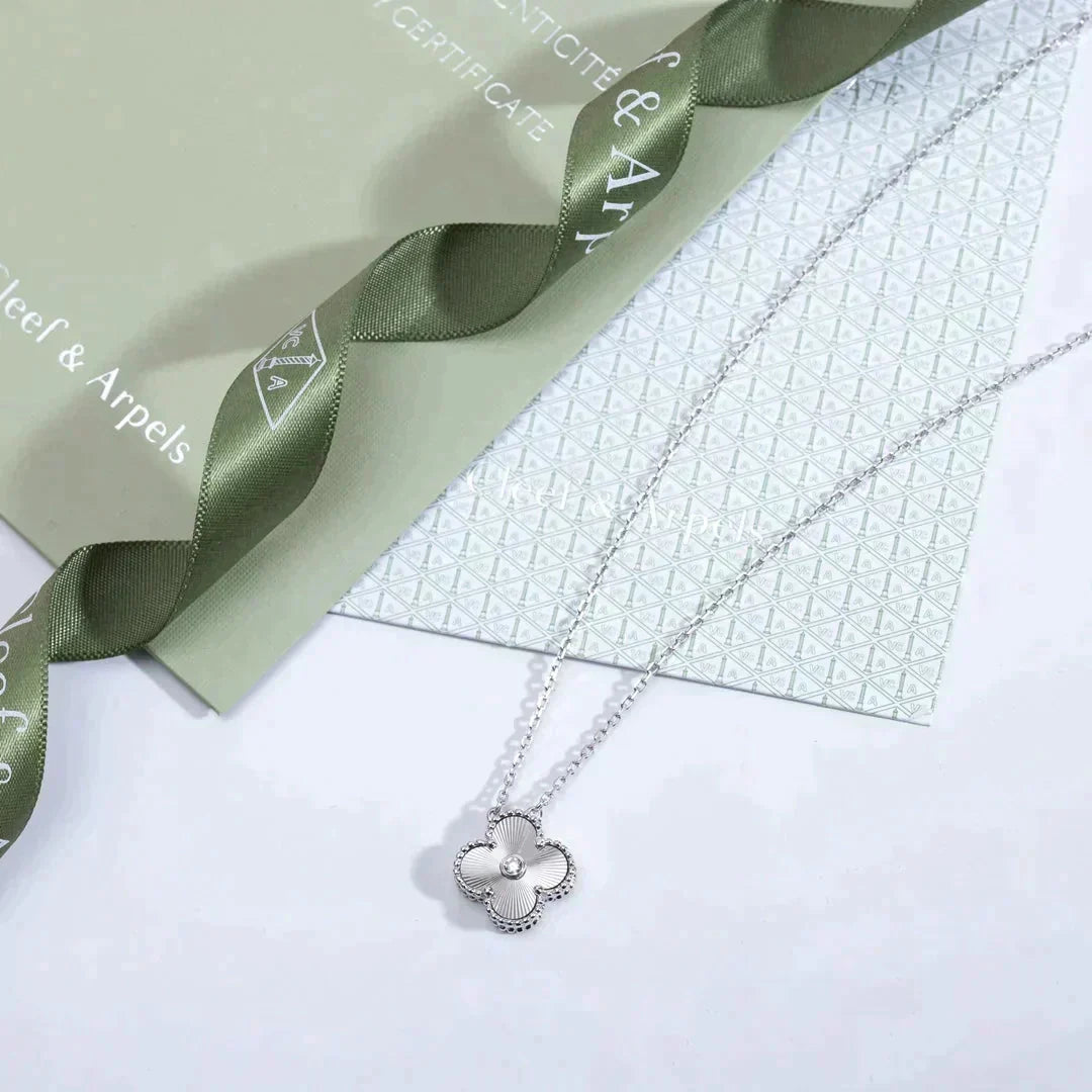 [Lumi Jewelry]CLOVER  15MM DIAMOND LASER NECKLACE SILVER