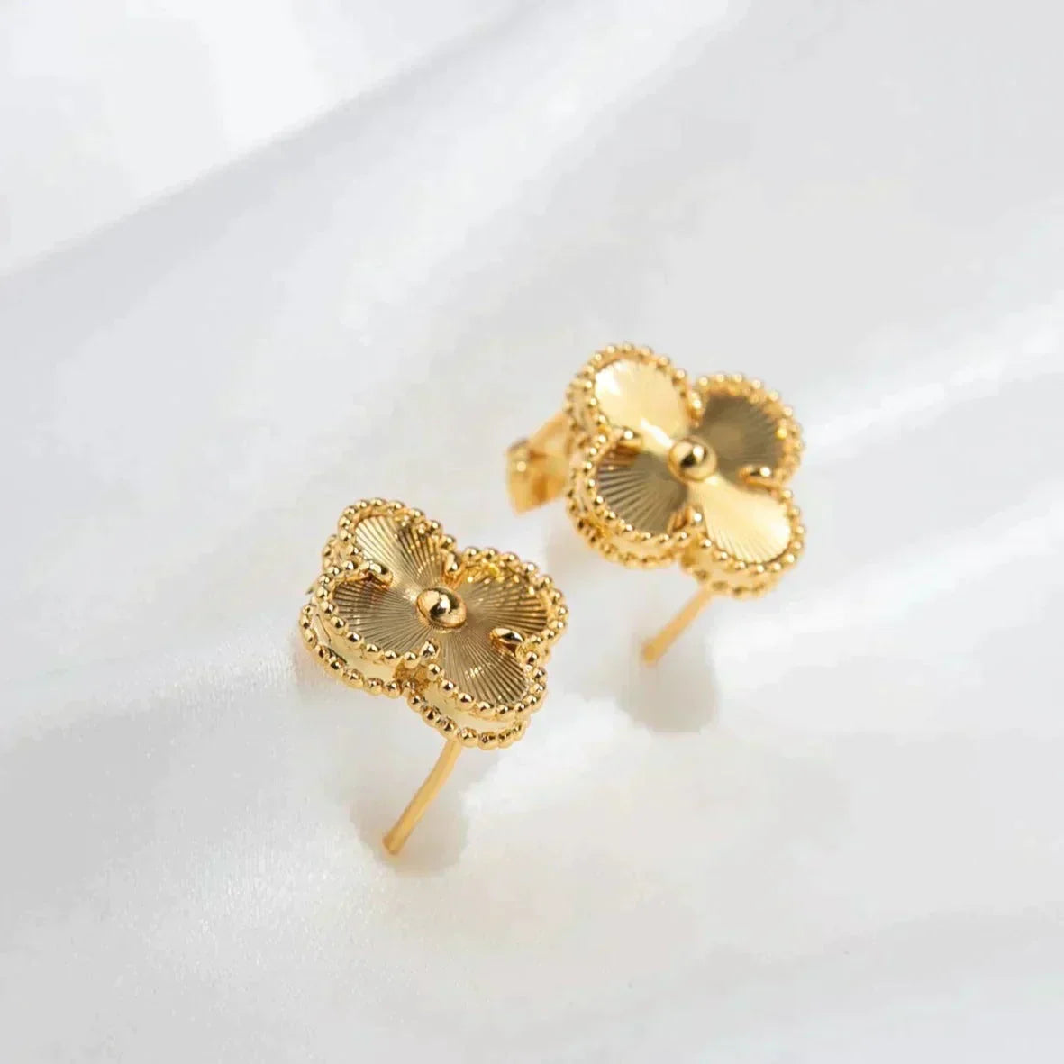 [Lumi Jewelry]CLOVER MEDIUM 1 MOTIFS LASER EARRINGS