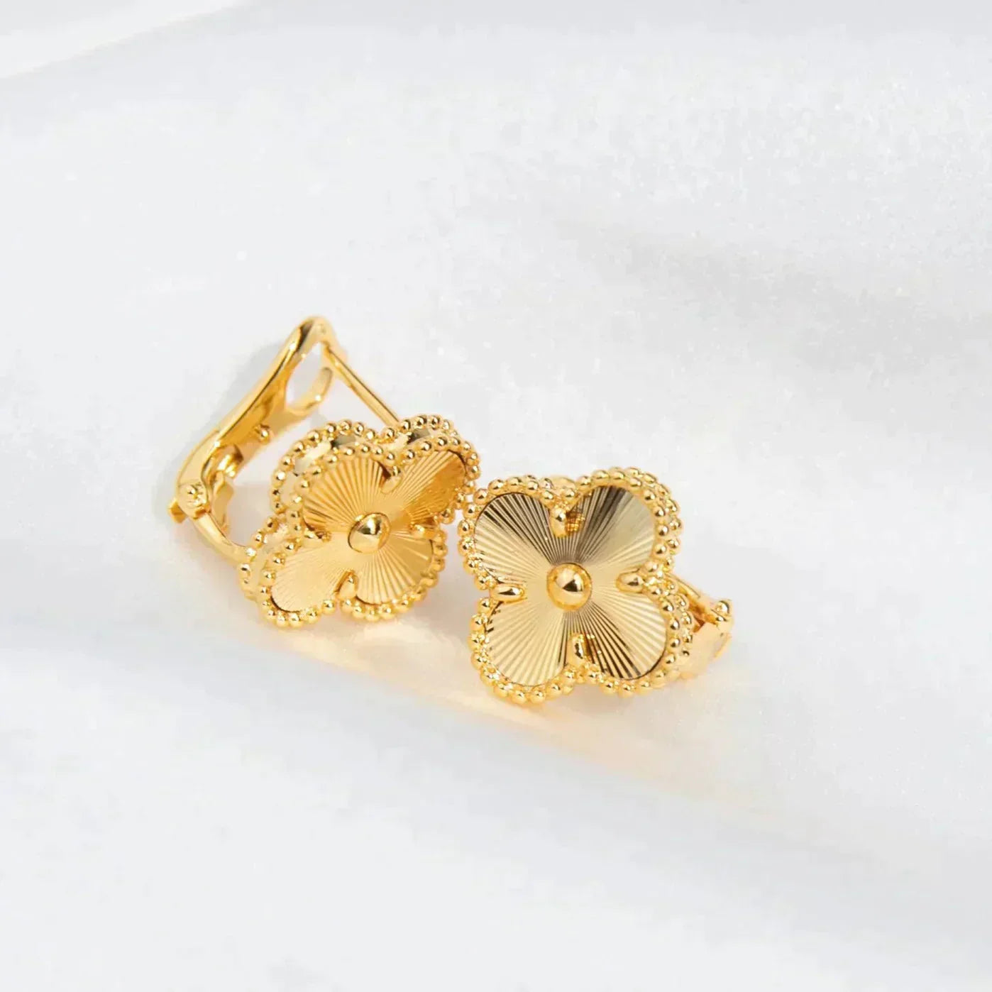 [Lumi Jewelry]CLOVER MEDIUM 1 MOTIFS LASER EARRINGS