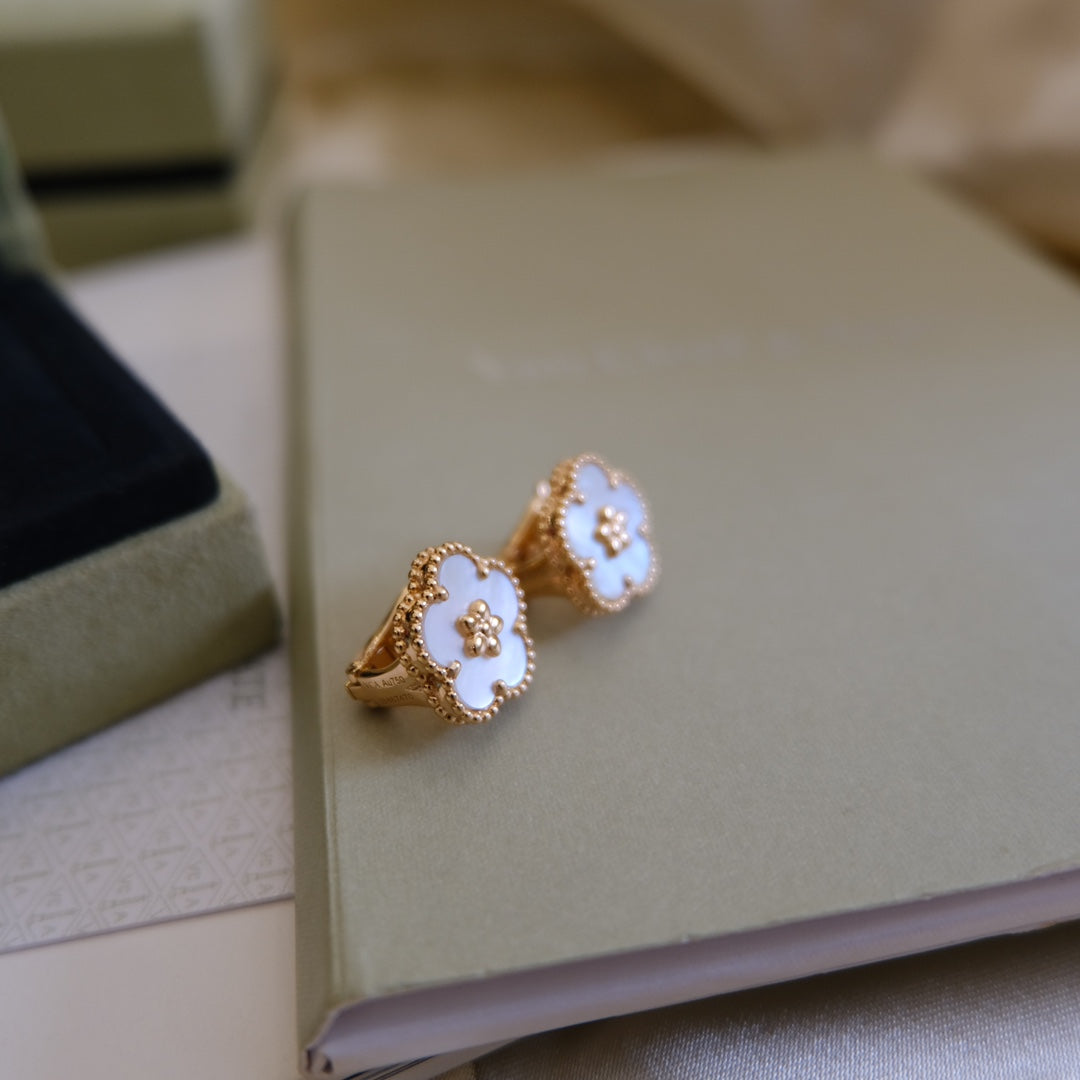 [Lumi Jewelry]LUCKY WHITE MOP EARRINGS