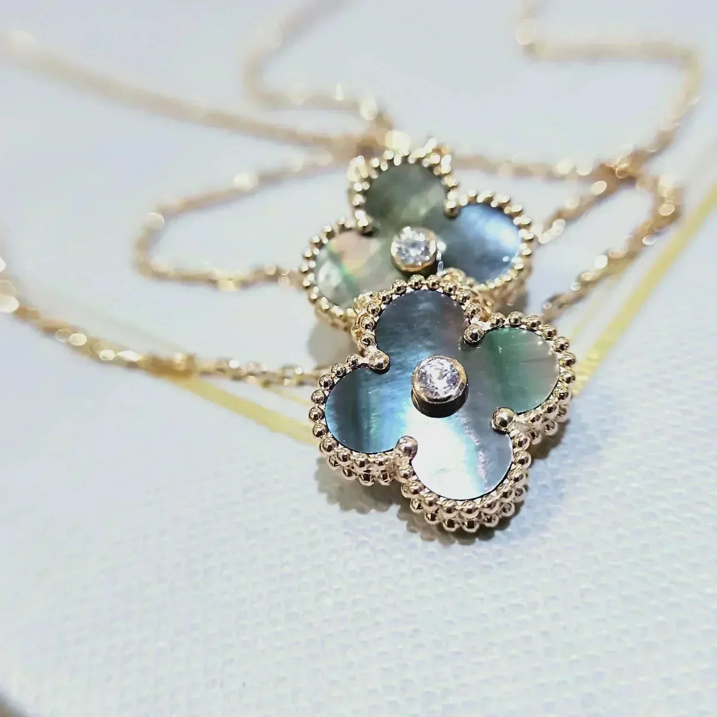 [Lumi Jewelry]CLOVER 15MM DIAMOND AND MOTHER-OF-GREY NECKLACE
