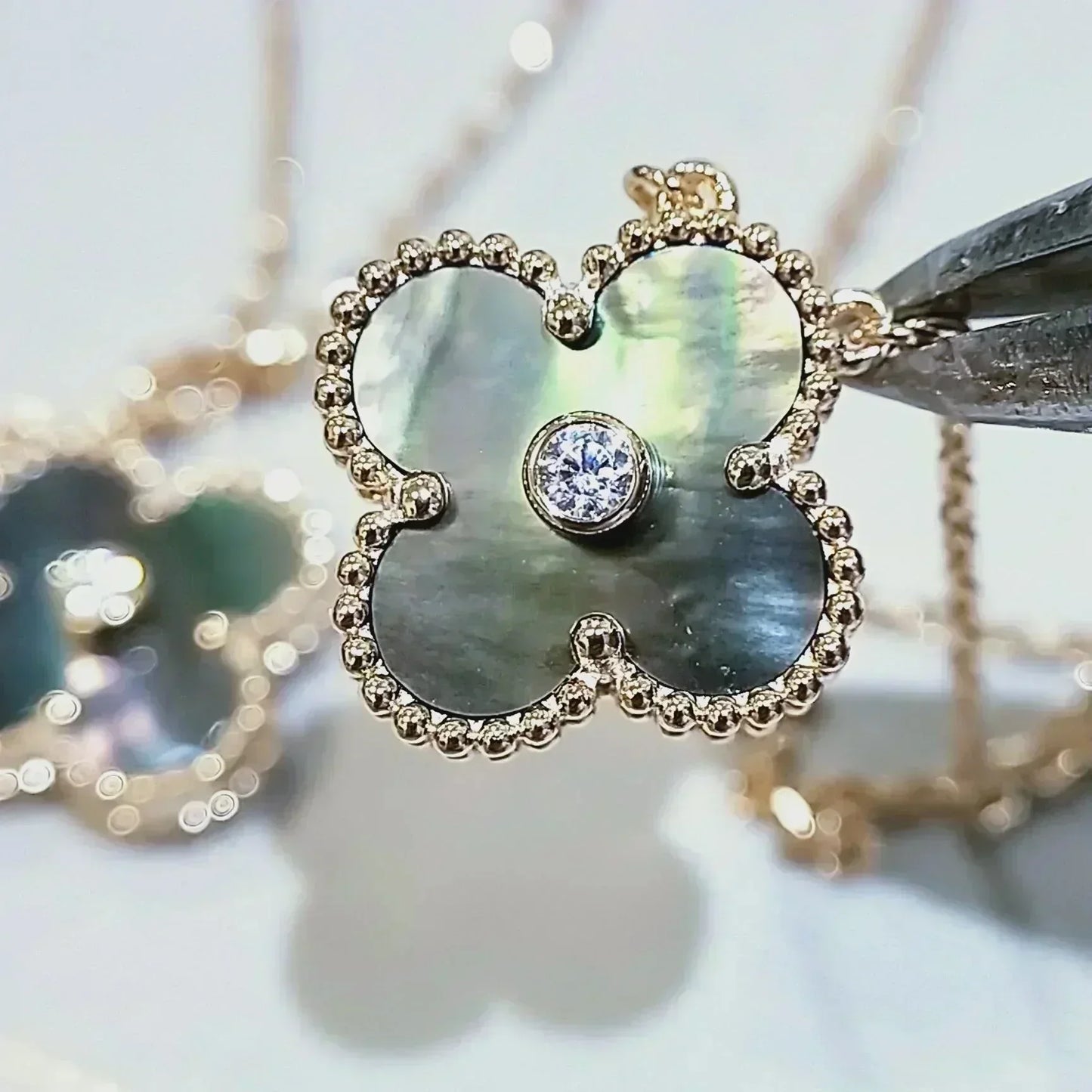 [Lumi Jewelry]CLOVER 15MM DIAMOND AND MOTHER-OF-GREY NECKLACE