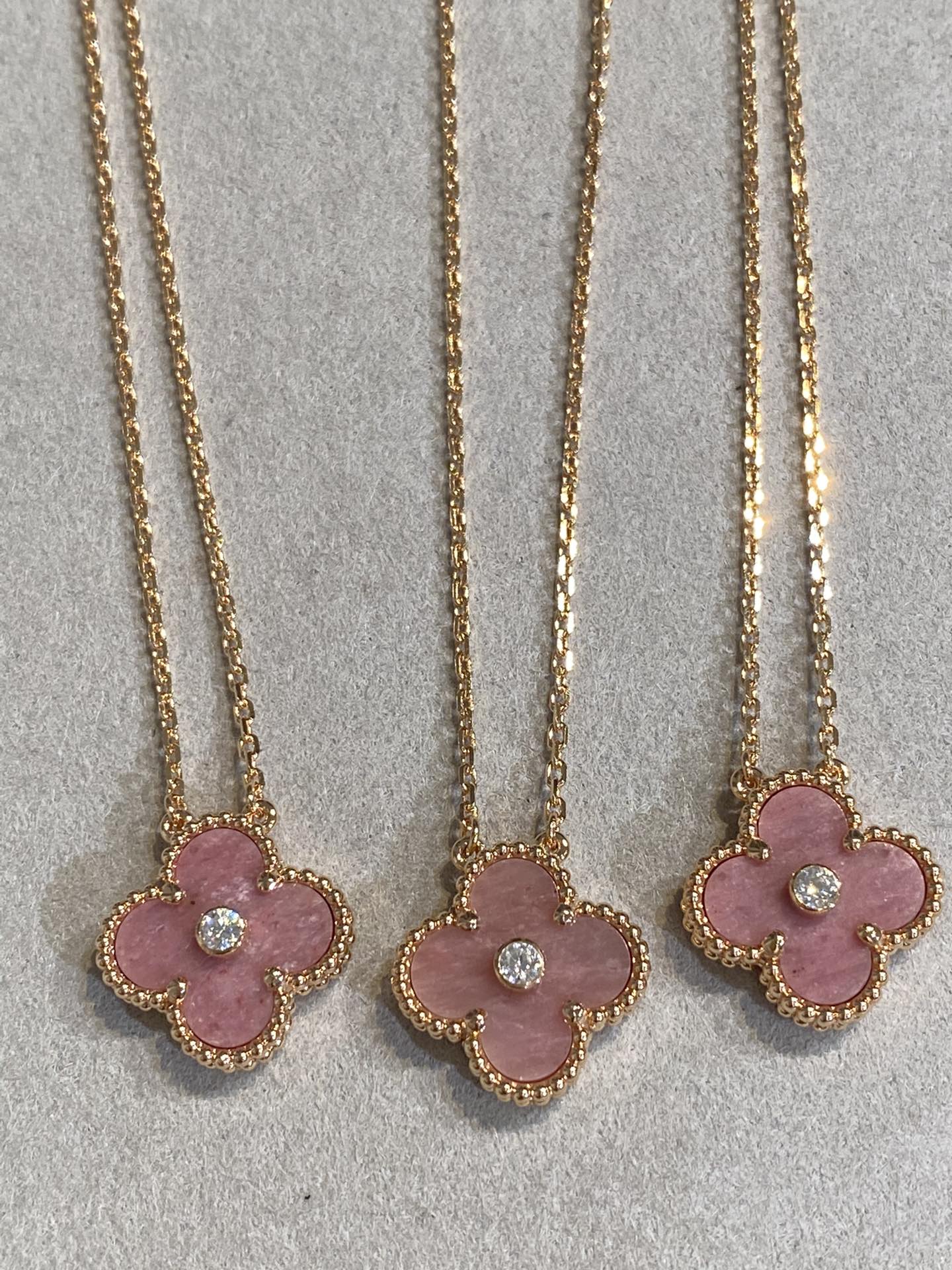 [Lumi Jewelry]CLOVER 15MM DIAMOND RHODONITE NECKLACE