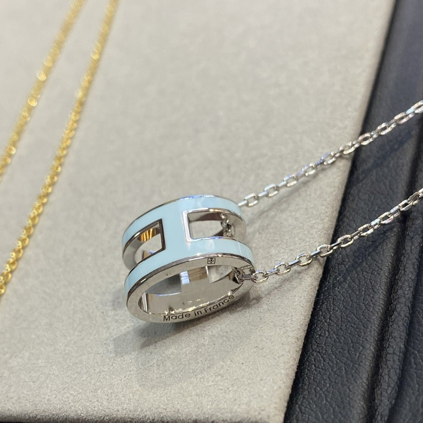 [Lumi Jewelry]POP H LIGHT BLUE NECKLACE