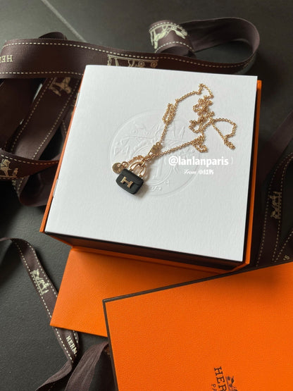 [Lumi Jewelry]CONSTANCE BLACK PEDANT PINK GOLD NECKLACE