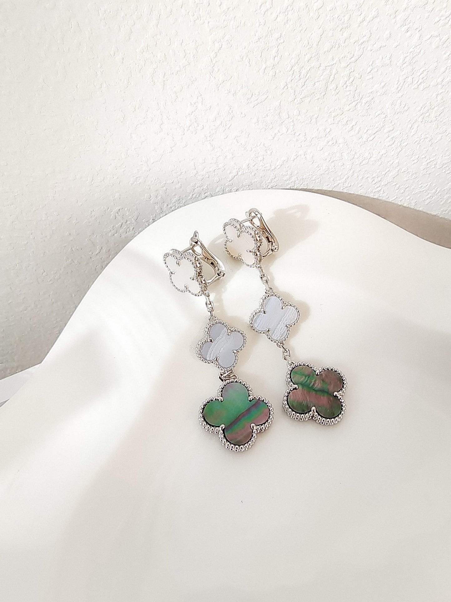 [Lumi Jewelry]CLOVER 3 MOTIFS CHALCEDONY DARK MOP SILVER EARRINGS