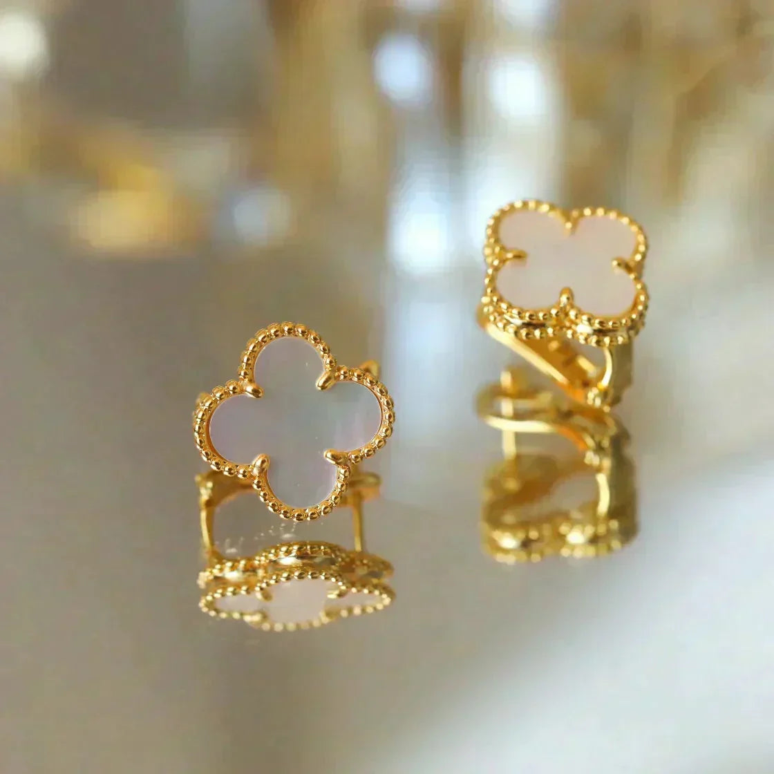 [Lumi Jewelry]CLOVER MEDIUM 1 MOTIFS  WHITE MOP STUD EARRINGS