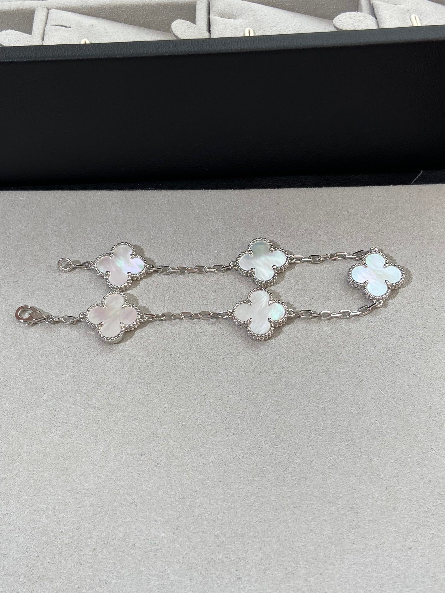 [Lumi Jewelry]CLOVER SILVER MOP 5 MOTIF BRACELET