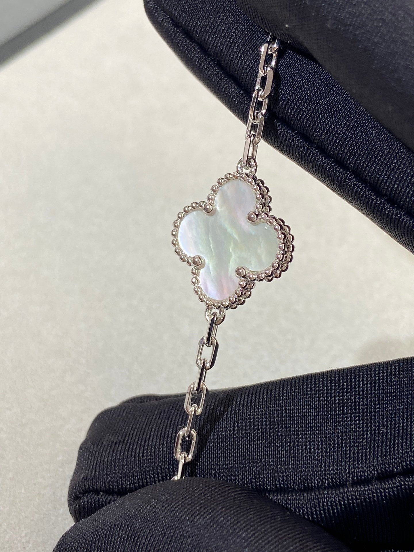 [Lumi Jewelry]CLOVER SILVER MOP 5 MOTIF BRACELET