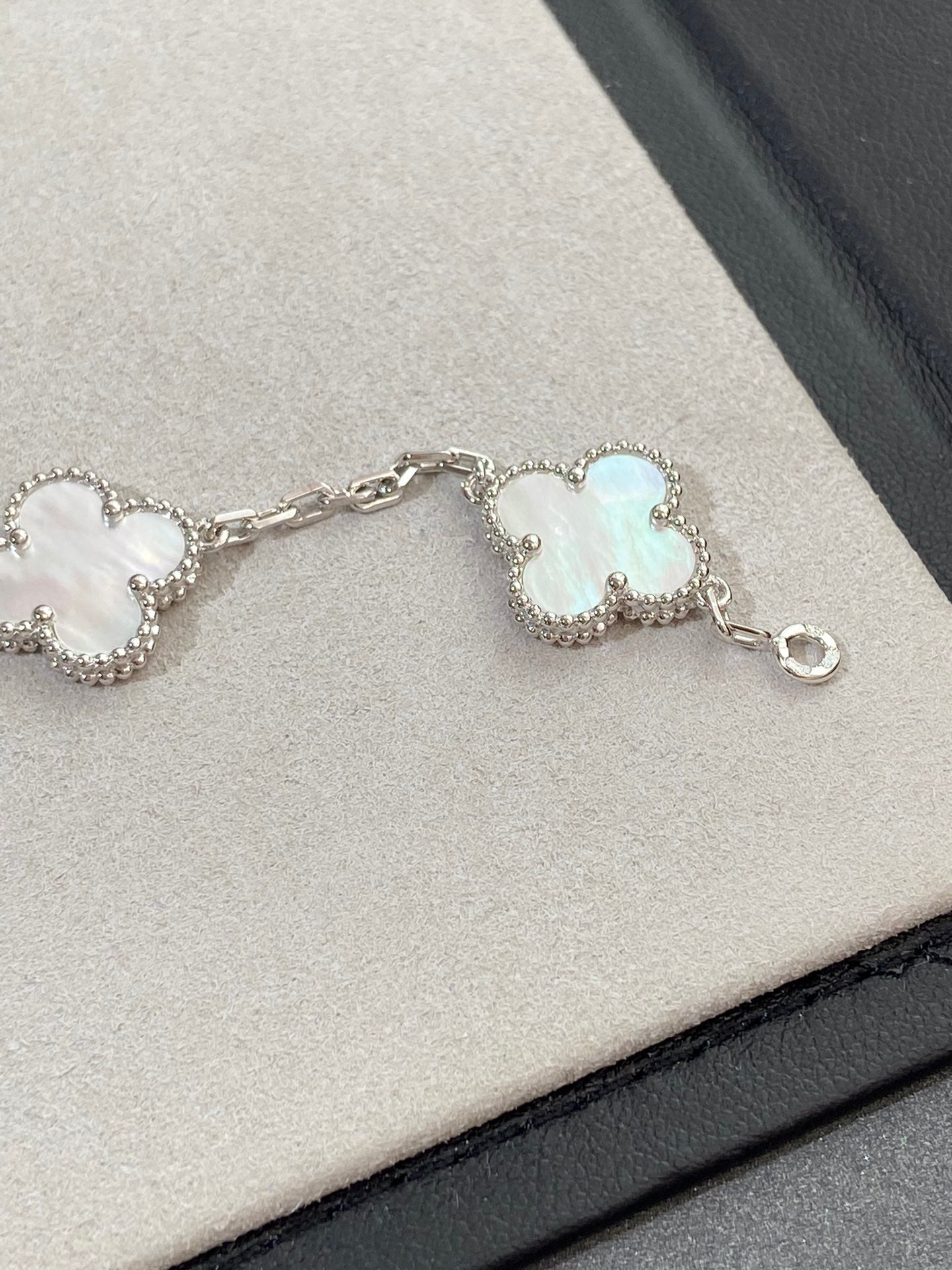 [Lumi Jewelry]CLOVER SILVER MOP 5 MOTIF BRACELET