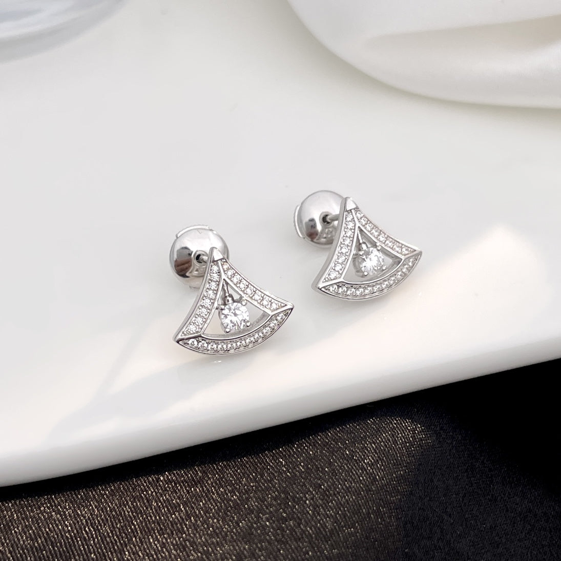 [Lumi Jewelry]DREAM MINI DIAMOND STUD EARRINGS