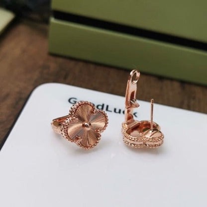 [Lumi Jewelry]CLOVER MEDIUM STUD EARRINGS