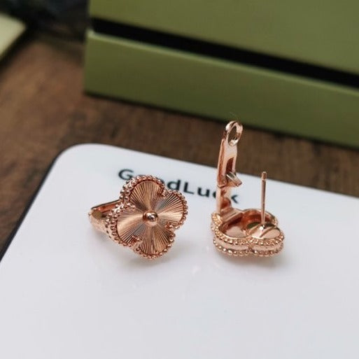 [Lumi Jewelry]CLOVER MEDIUM STUD EARRINGS