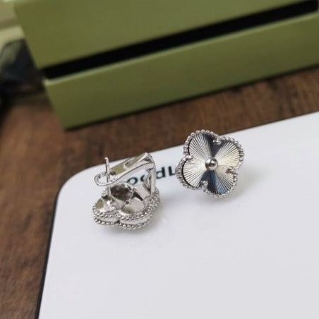 [Lumi Jewelry]CLOVER MEDIUM STUD EARRINGS