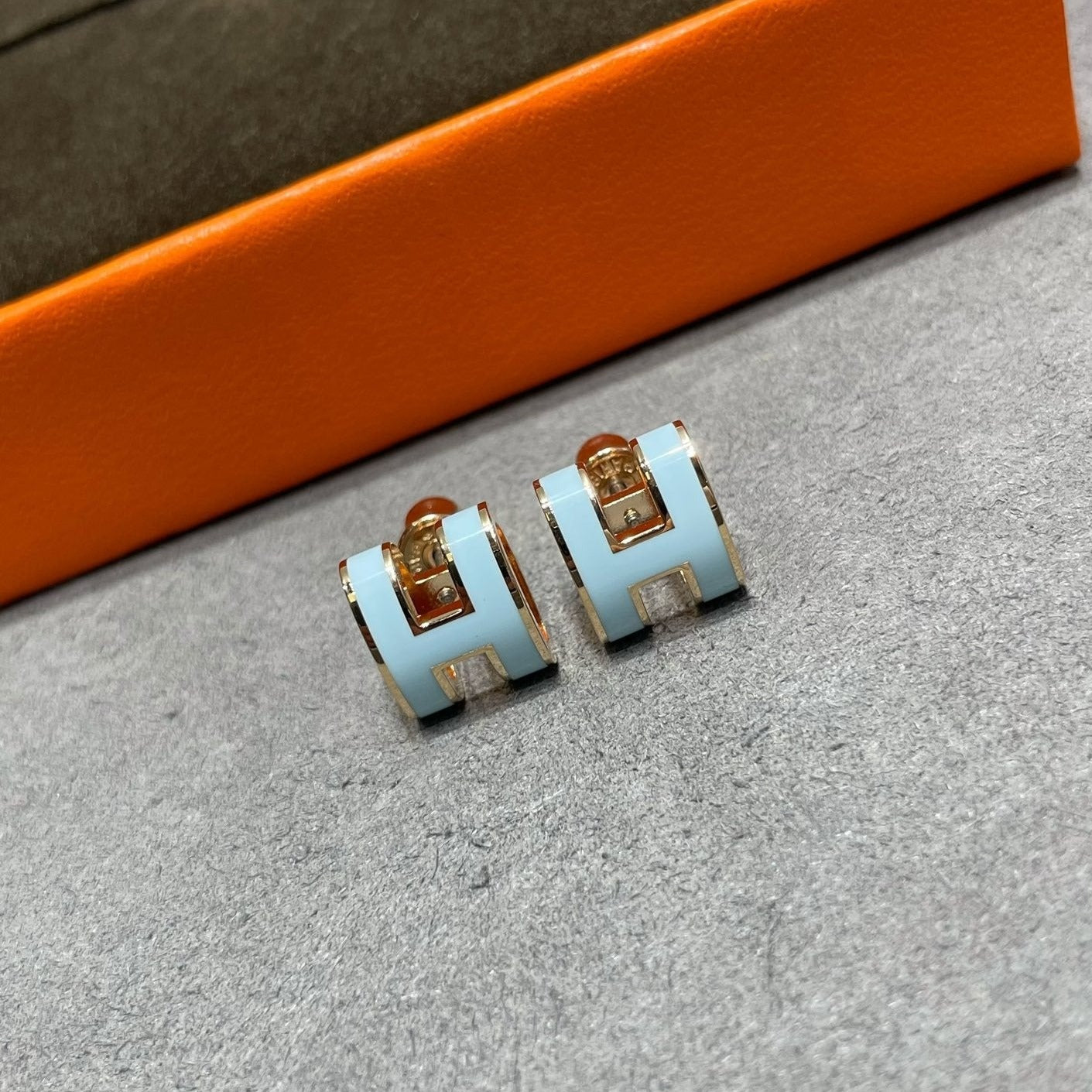 [Lumi Jewelry]POP H SKY BLUE STUD EARRINGS