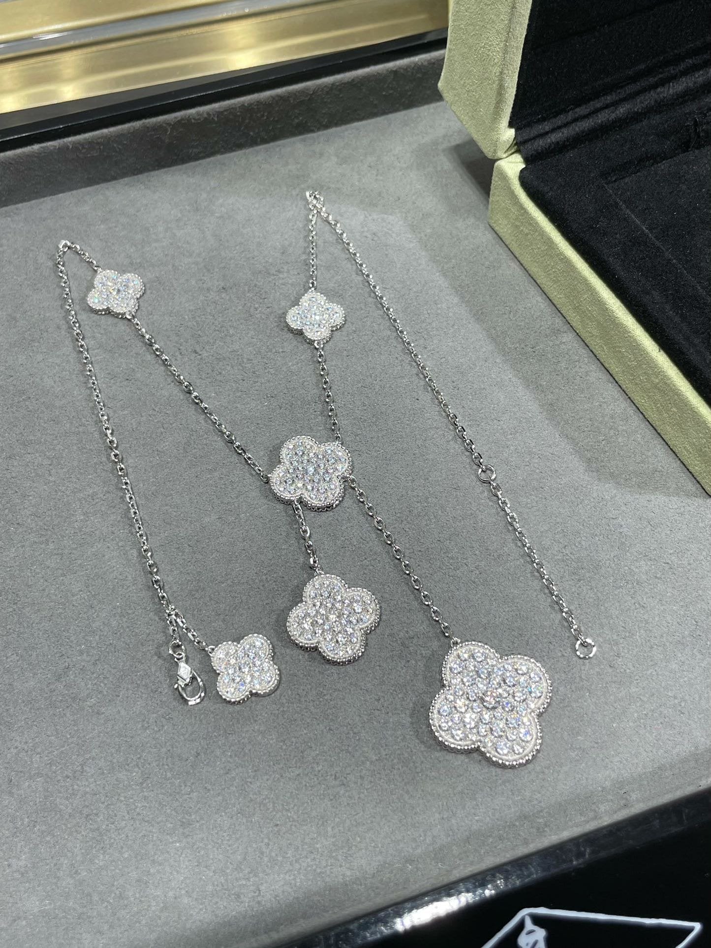 [Lumi Jewelry]CLOVER 6 MOTIF DIAMOND PAVED NECKLACE