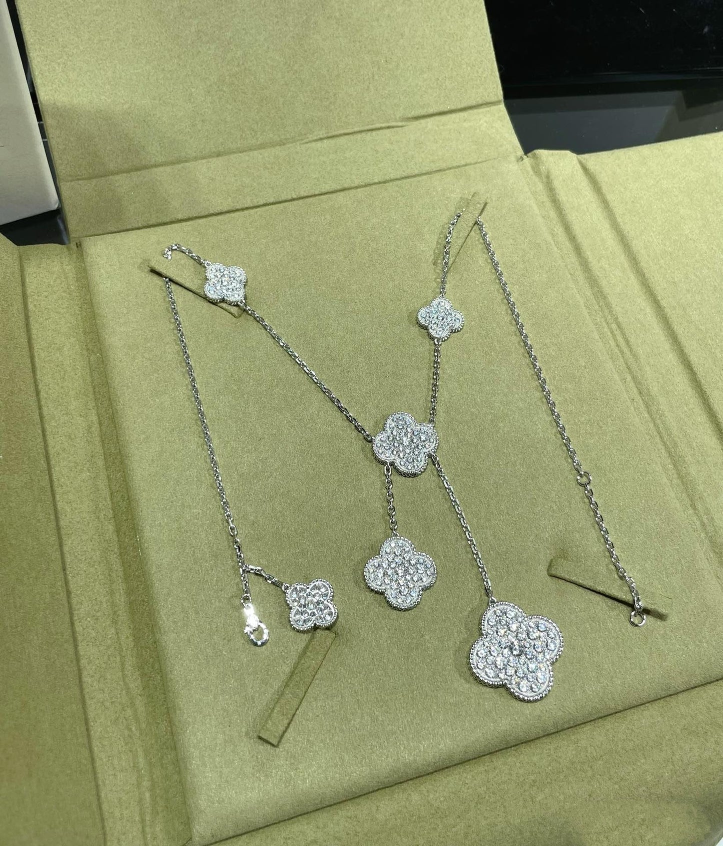 [Lumi Jewelry]CLOVER 6 MOTIF DIAMOND PAVED NECKLACE