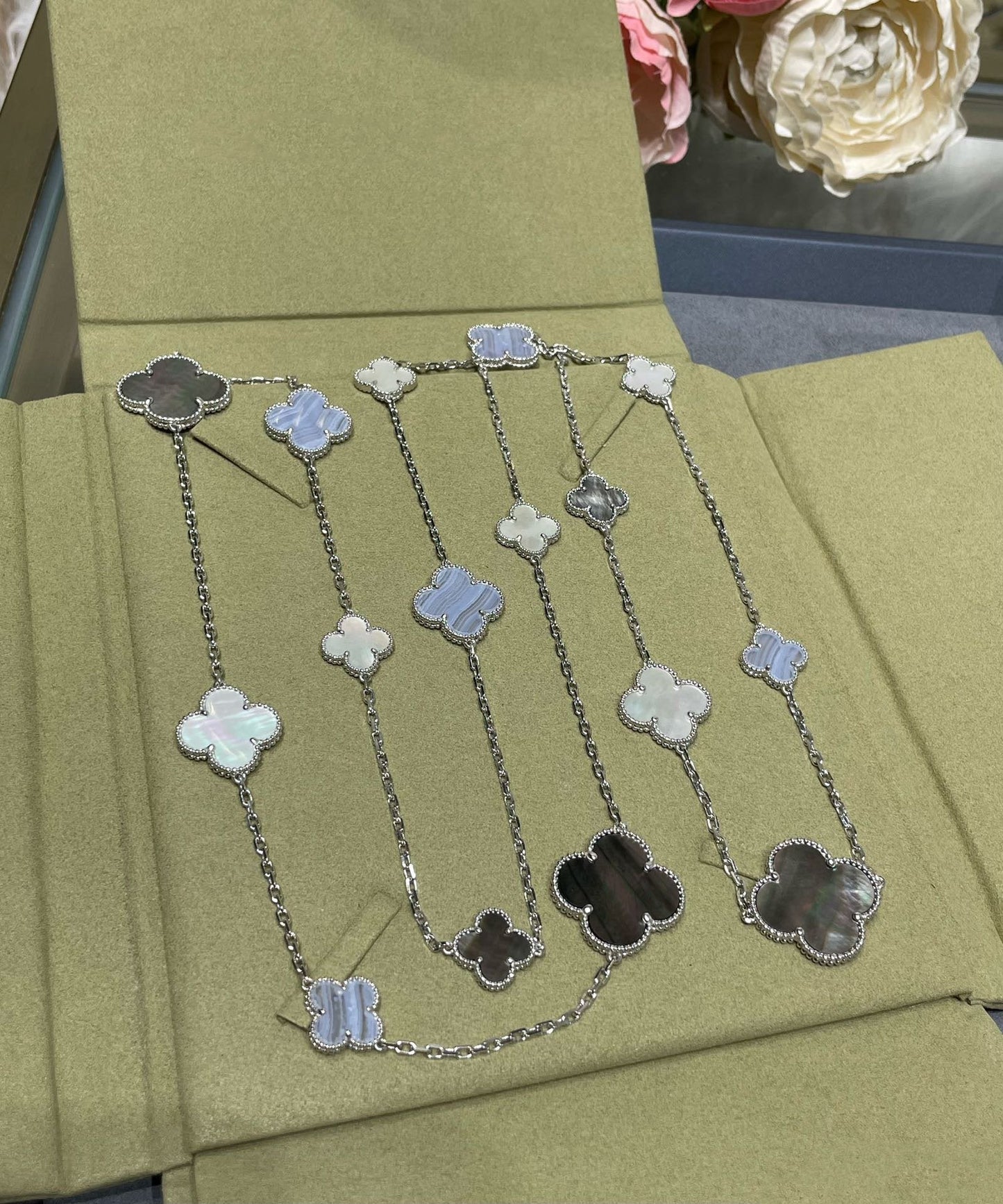 [Lumi Jewelry]CLOVER 16 MOTIF CHALCEDONY MOP SILVER NECKLACE
