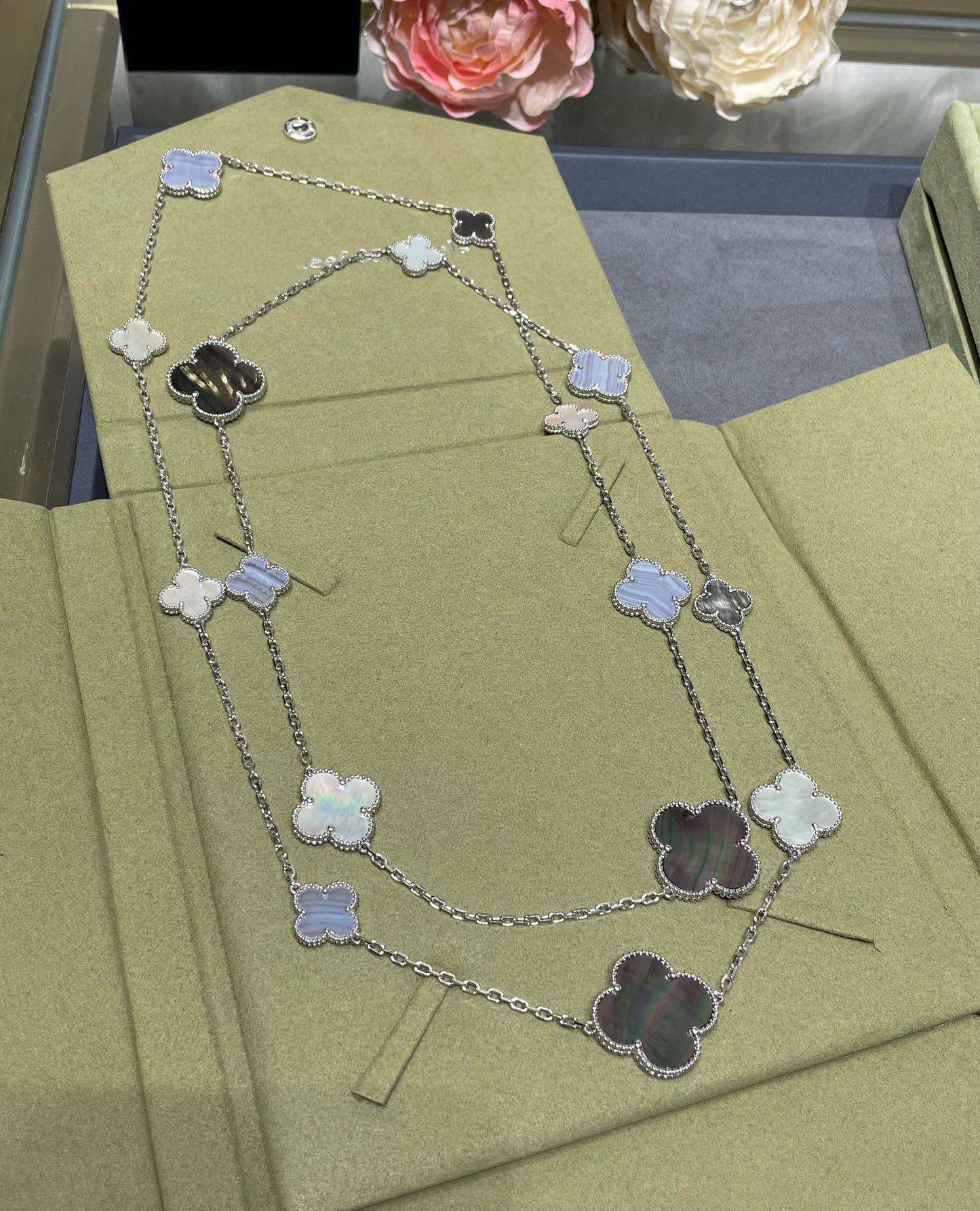 [Lumi Jewelry]CLOVER 16 MOTIF CHALCEDONY MOP SILVER NECKLACE