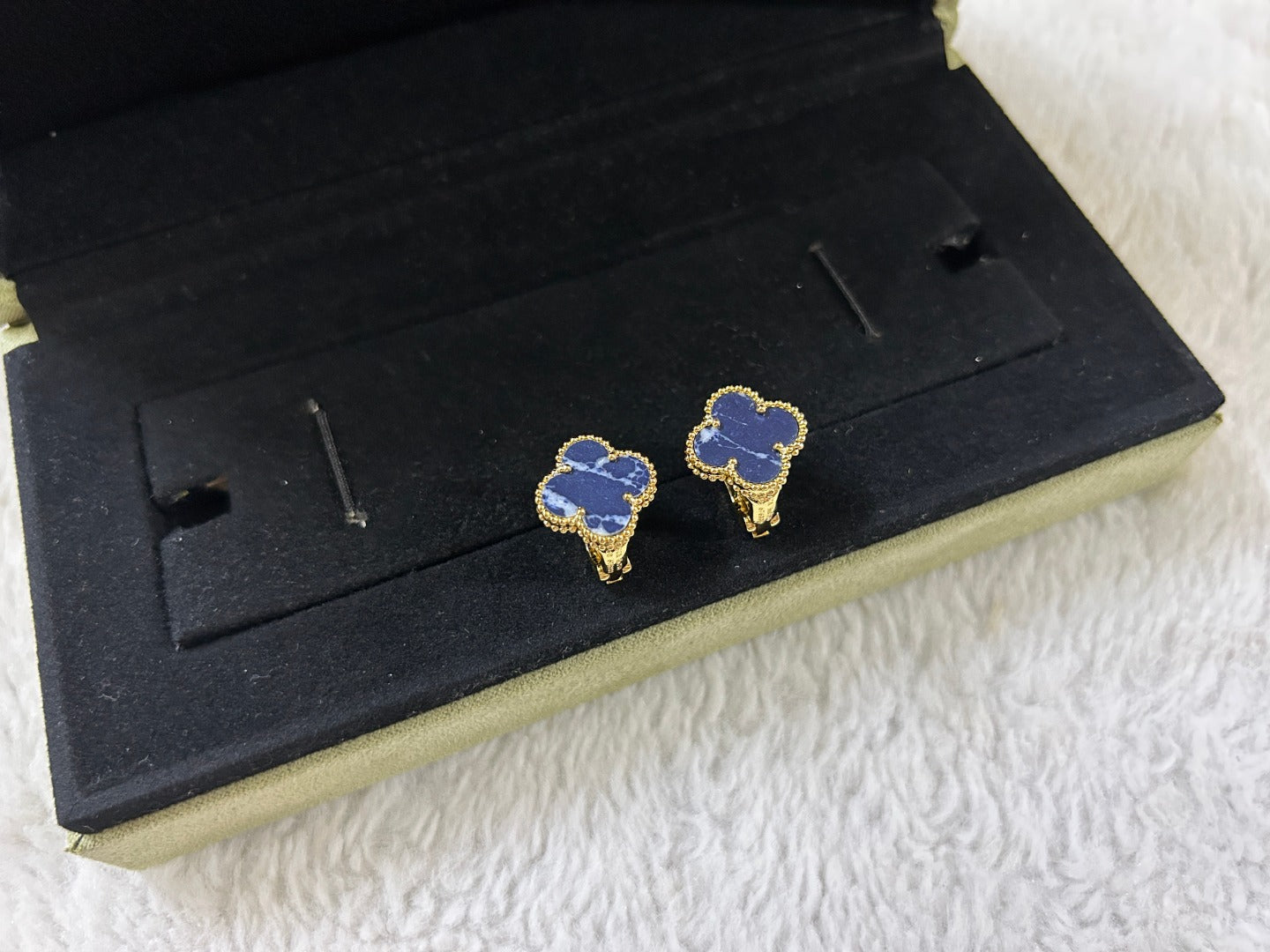 [Lumi Jewelry]CLOVER PIETERSITE MEDIUM STUD EARRINGS