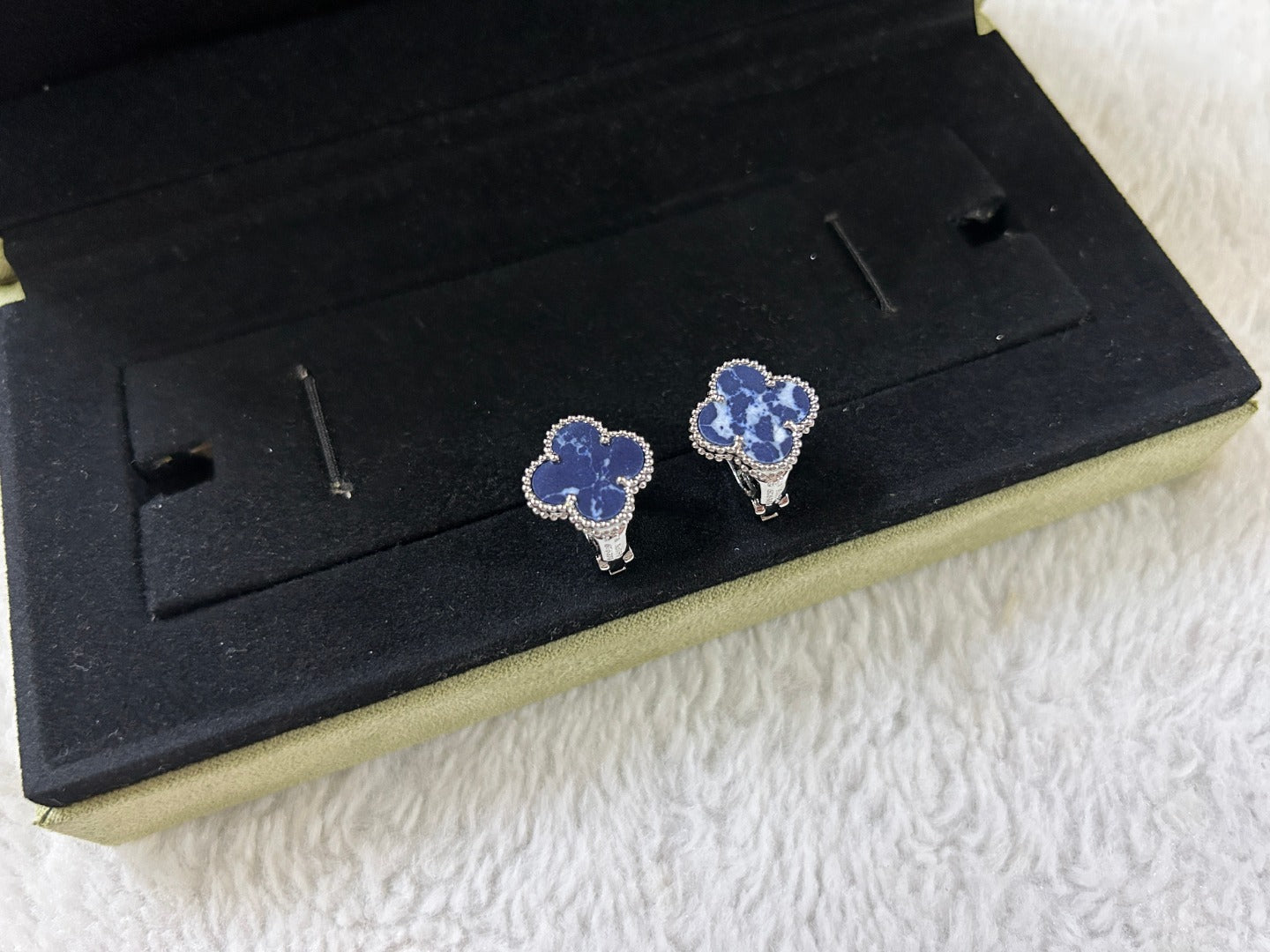 [Lumi Jewelry]CLOVER PIETERSITE MEDIUM STUD EARRINGS