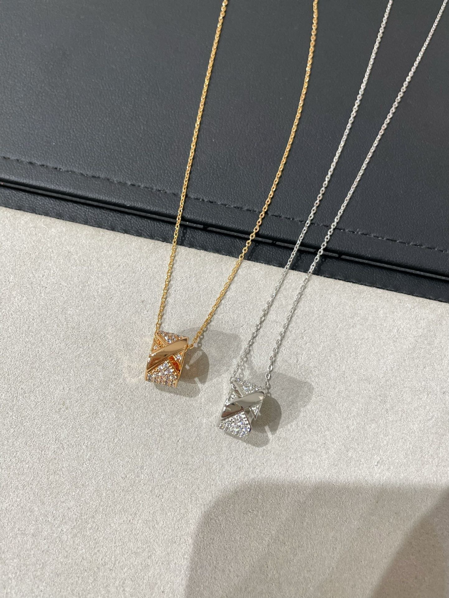 [Lumi Jewelry]LIENS EVIDENCE DIAMOND PAVED NECKLACE