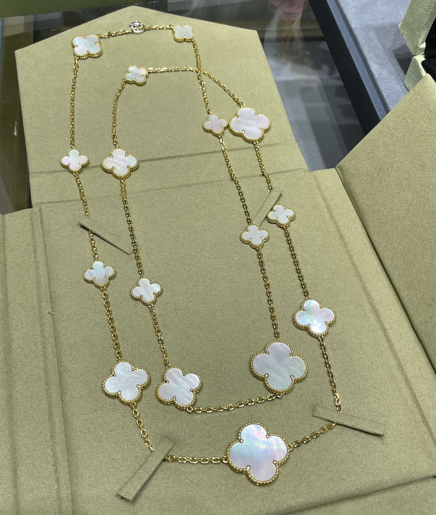 [Lumi Jewelry]CLOVER 16 MOTIF WHITE MOP GOLD NECKLACE