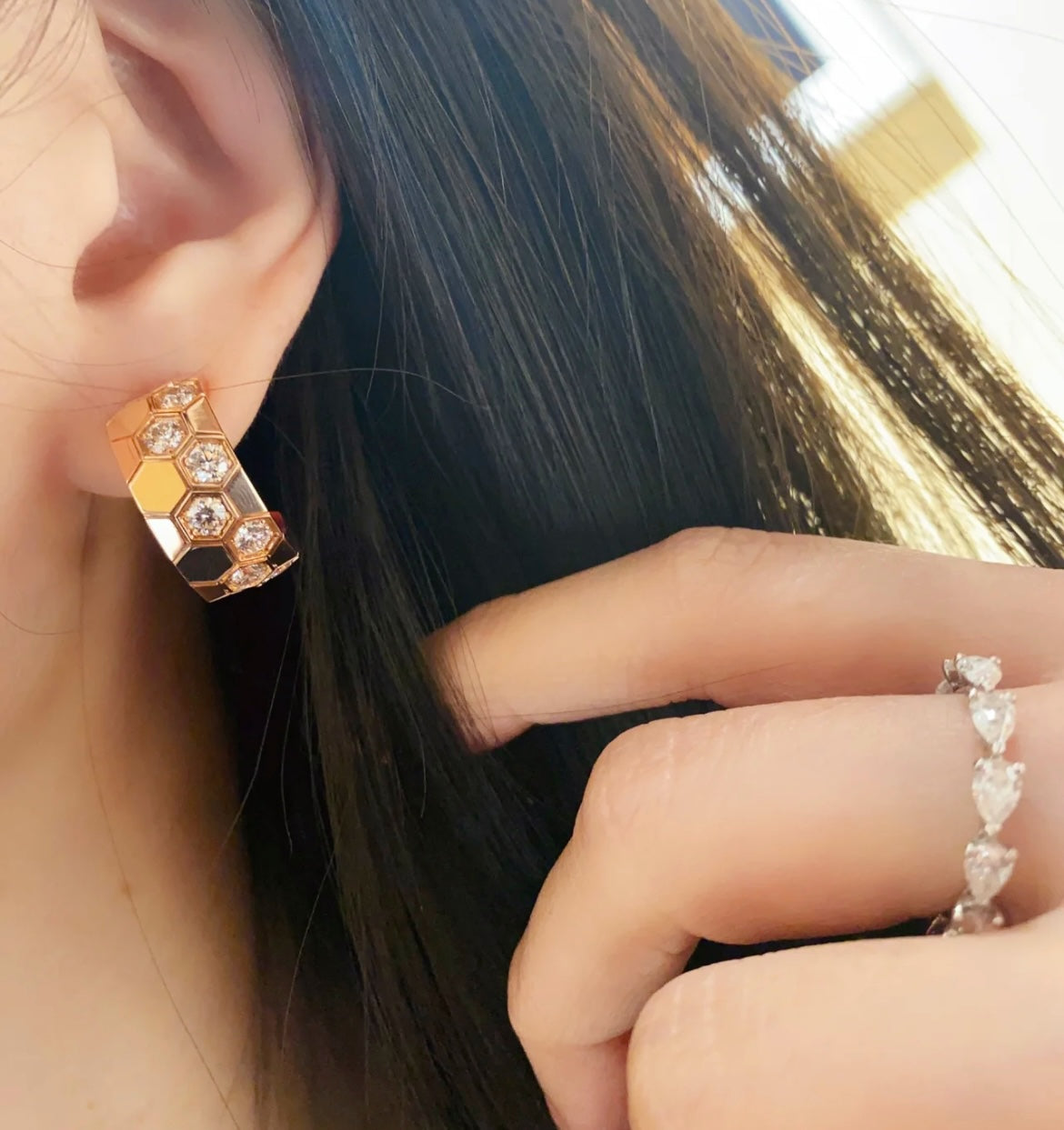[Lumi Jewelry]BEE LOVE DIAMOND HOOP EARRINGS