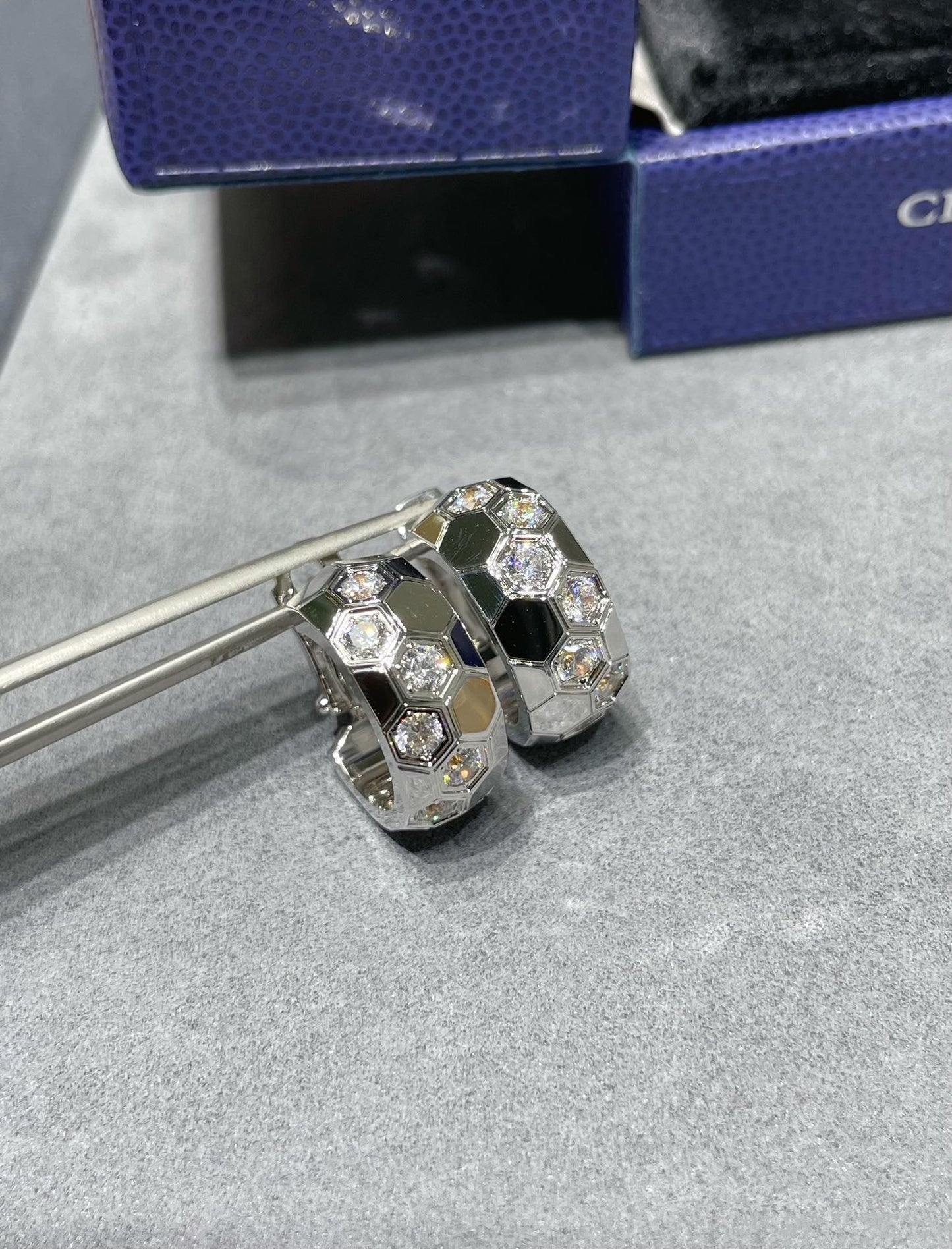[Lumi Jewelry]BEE LOVE DIAMOND HOOP EARRINGS