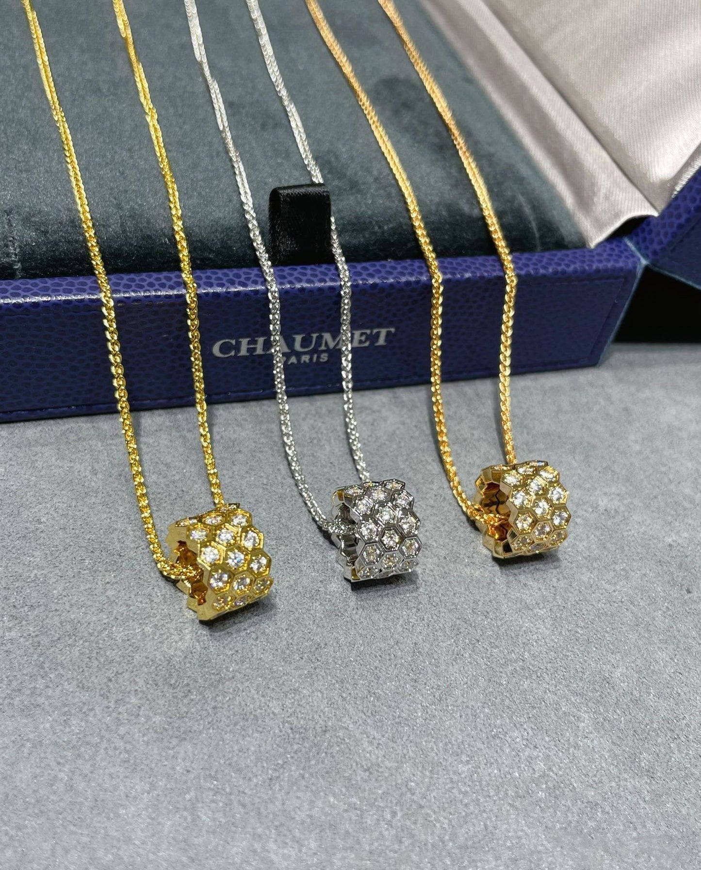 [Lumi Jewelry]BEE LOVE DIAMOND PAVED 3 ROW NECKLACE