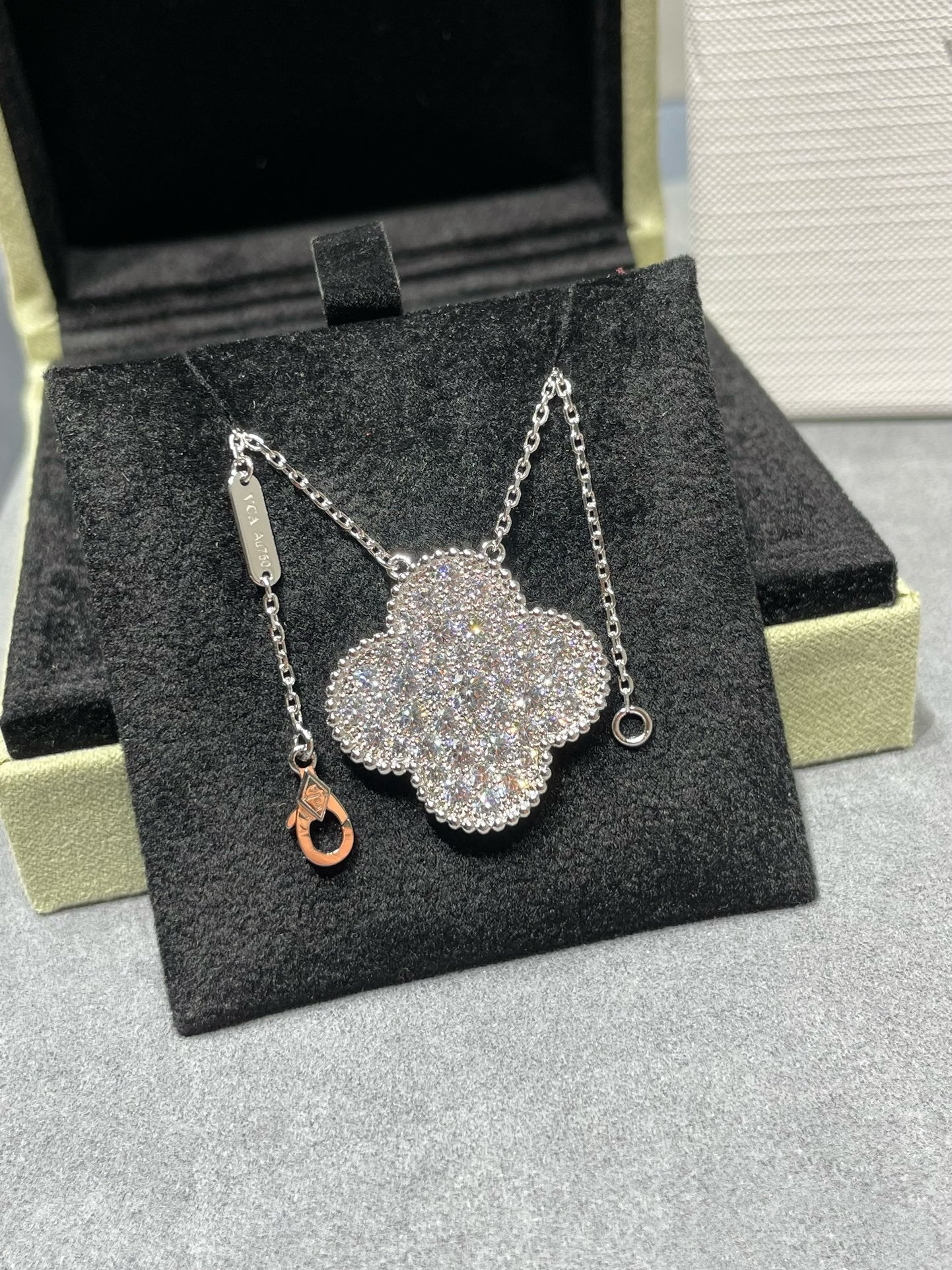 [Lumi Jewelry]CLOVER 25MM LARGE PENDANT DIAMOND PAVED SILVER NECKLACE