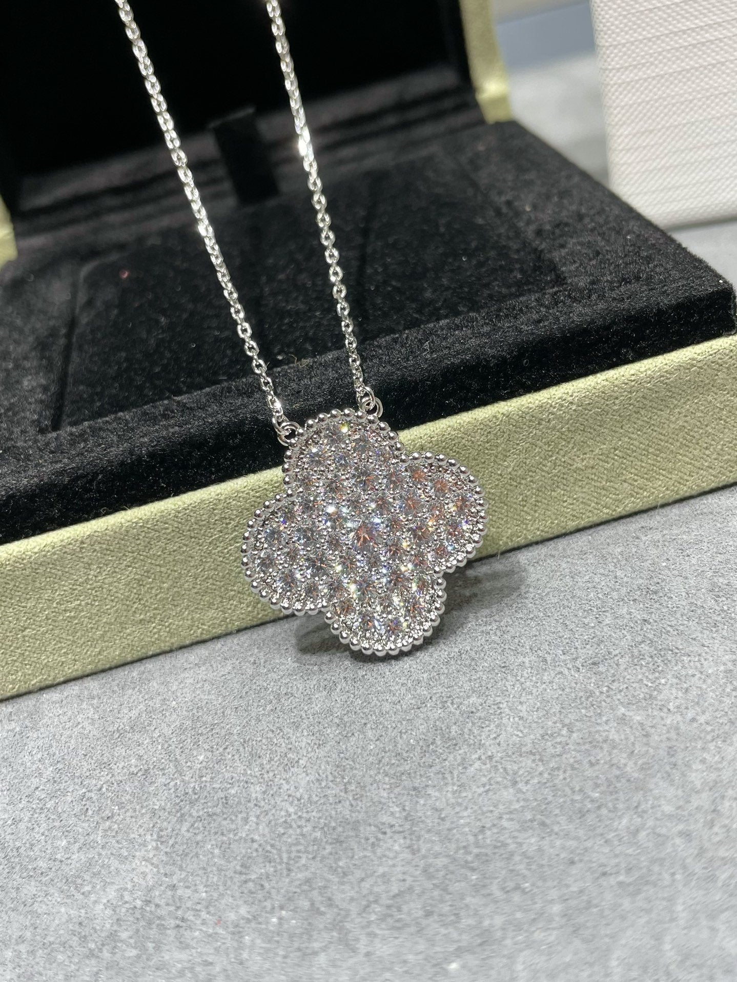 [Lumi Jewelry]CLOVER 25MM LARGE PENDANT DIAMOND PAVED SILVER NECKLACE