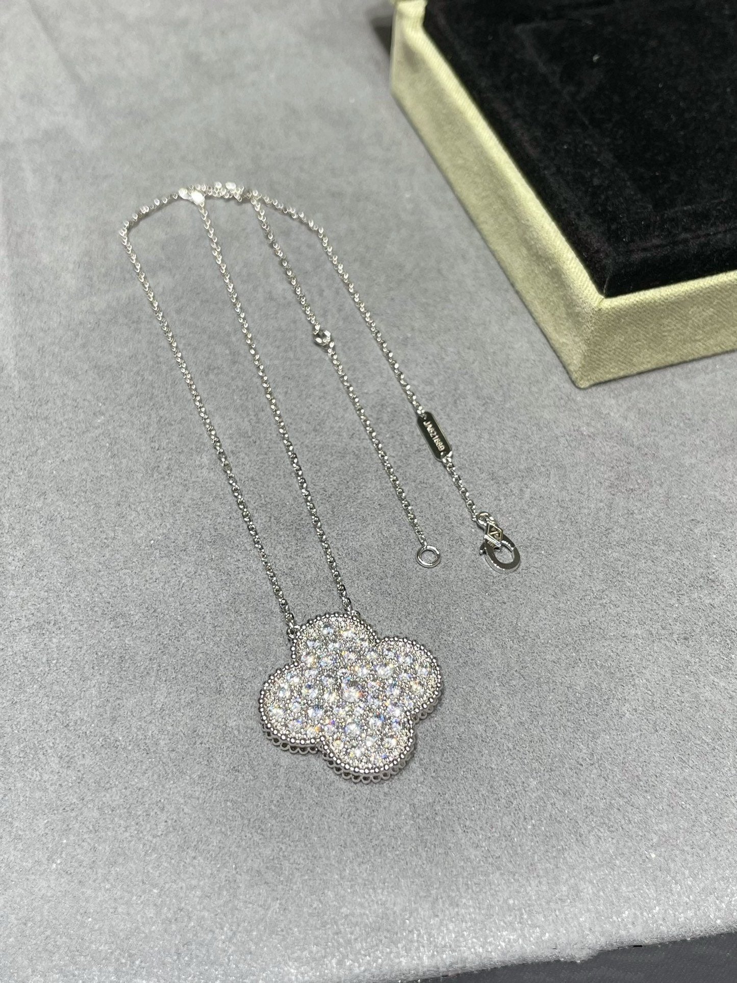 [Lumi Jewelry]CLOVER 25MM LARGE PENDANT DIAMOND PAVED SILVER NECKLACE