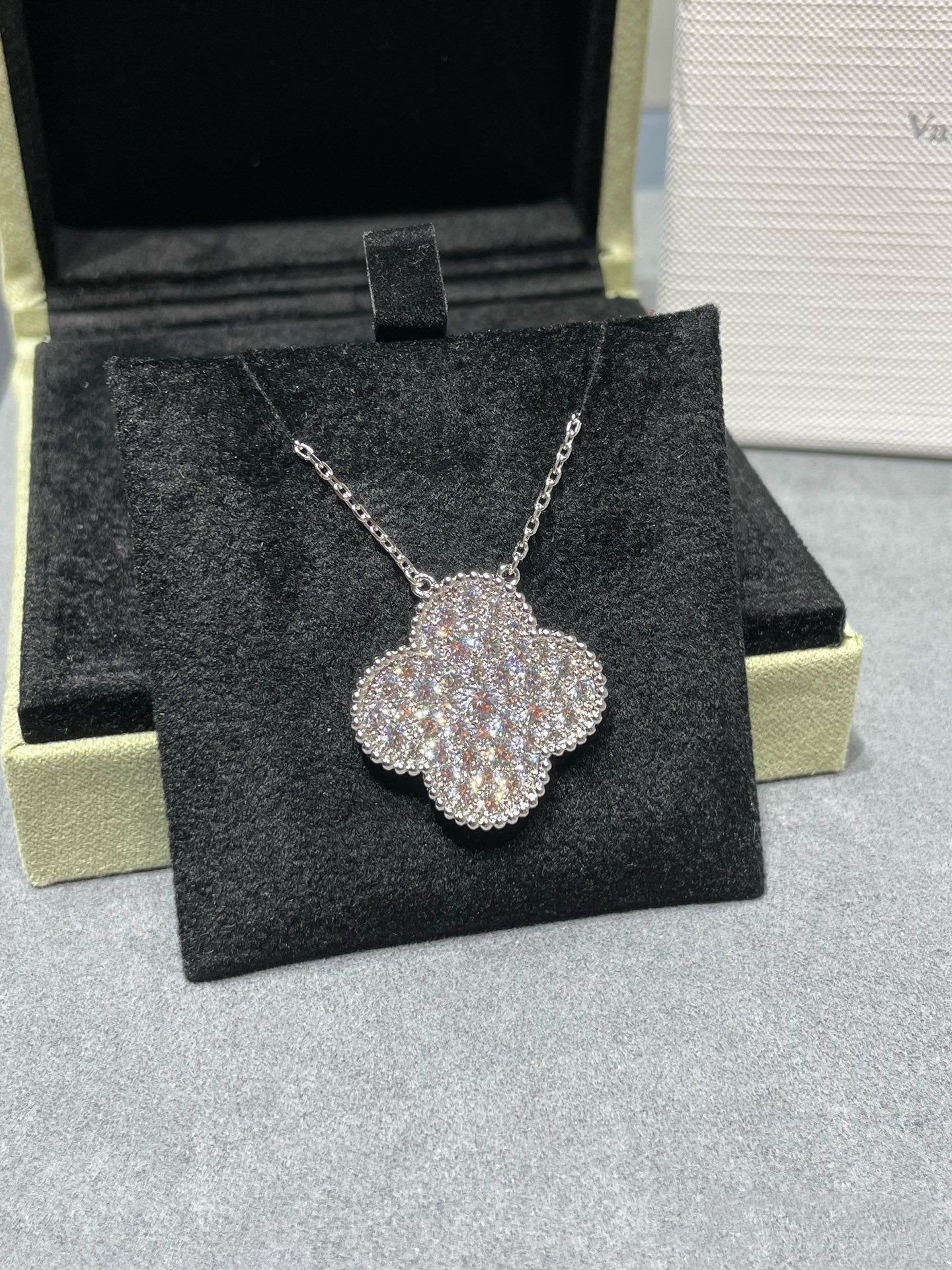 [Lumi Jewelry]CLOVER 25MM LARGE PENDANT DIAMOND PAVED SILVER NECKLACE