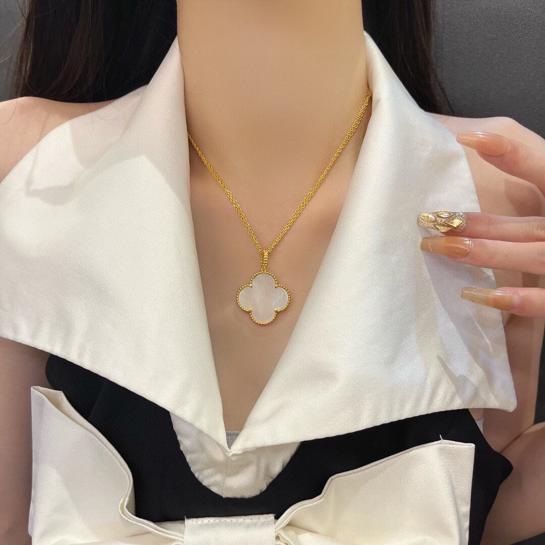 [Lumi Jewelry]CLOVER 25MM MOP LARGE PENDANT NECKLACE