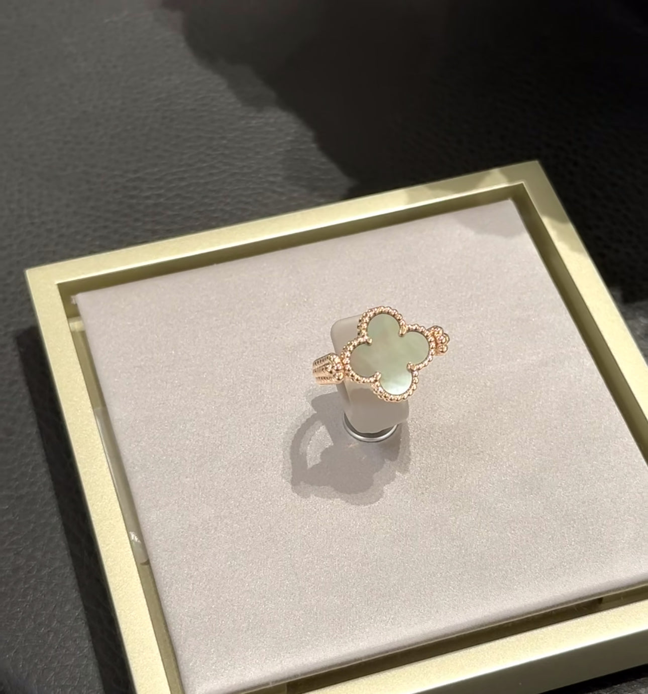 [Lumi Jewelry]CLOVER RIVERSIBLE GREY MOP RING