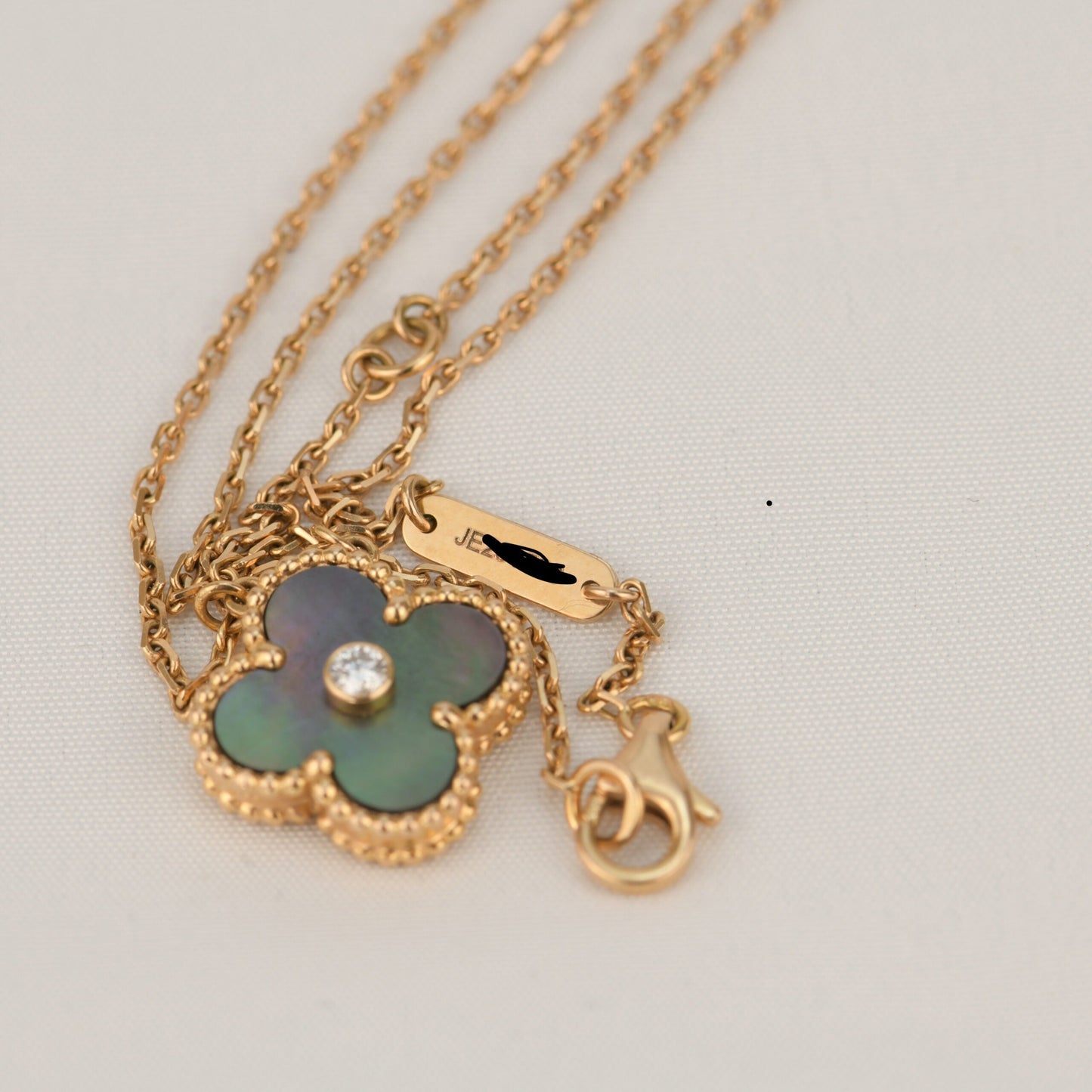 [Lumi Jewelry]CLOVER 15MM DIAMOND AND MOTHER-OF-GREY NECKLACE