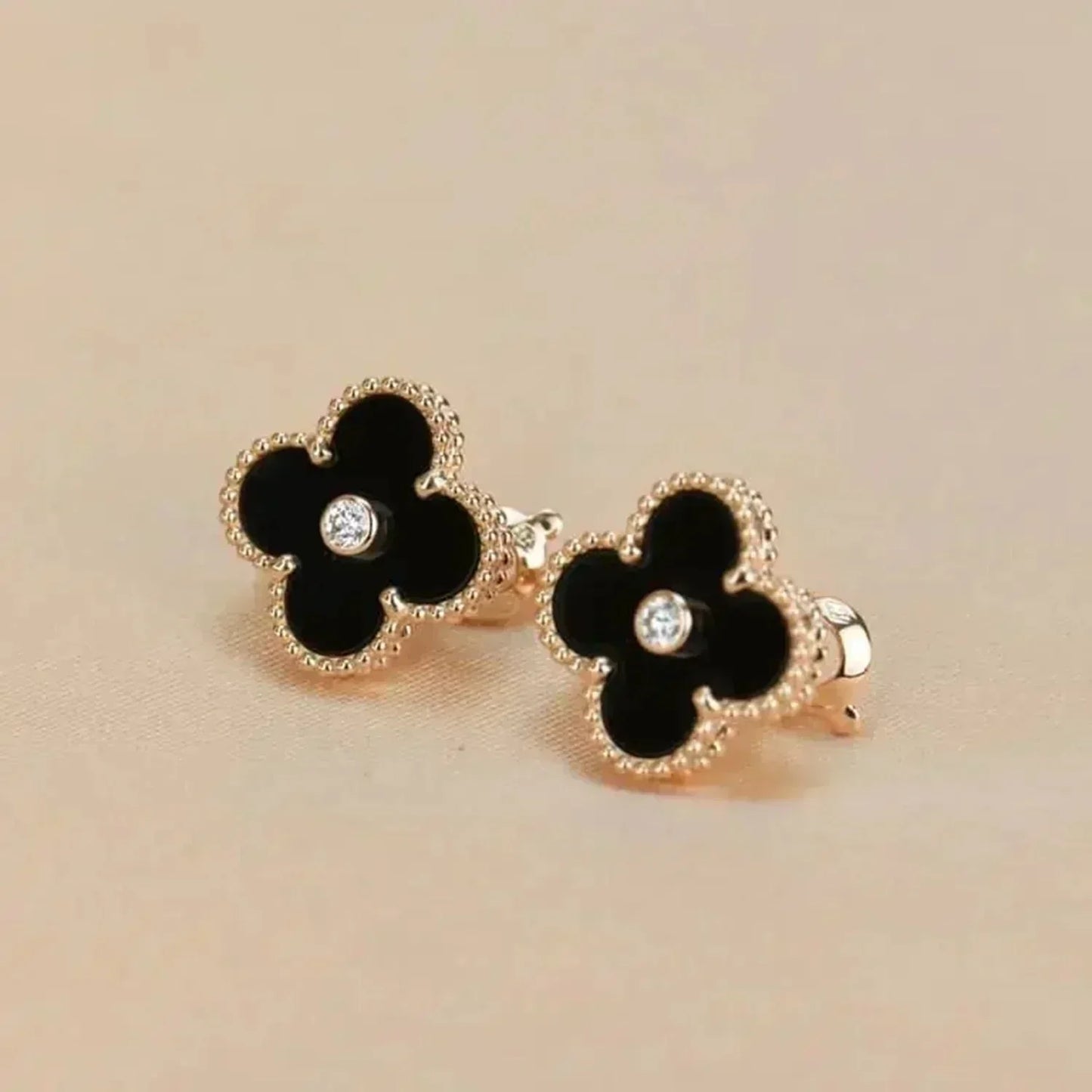 [Lumi Jewelry]CLOVER MEDIUM 1 MOTIFS ONYX DIAMOND EARRINGS