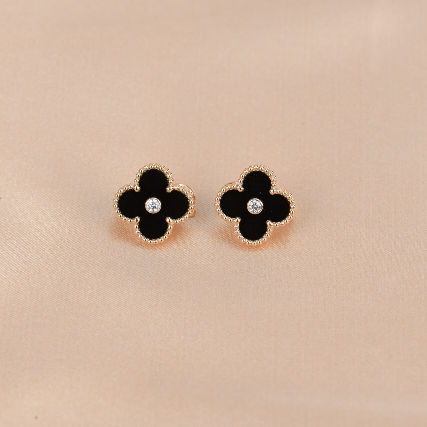 [Lumi Jewelry]CLOVER MEDIUM 1 MOTIFS ONYX DIAMOND EARRINGS