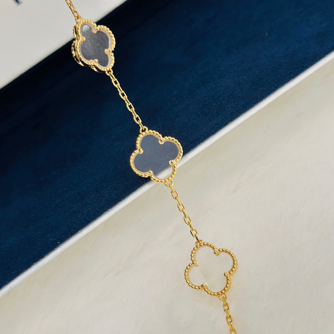 [Lumi Jewelry]CLOVER 5 MOTIF ROCK CRYSTAL PINK GOLD BRACELET